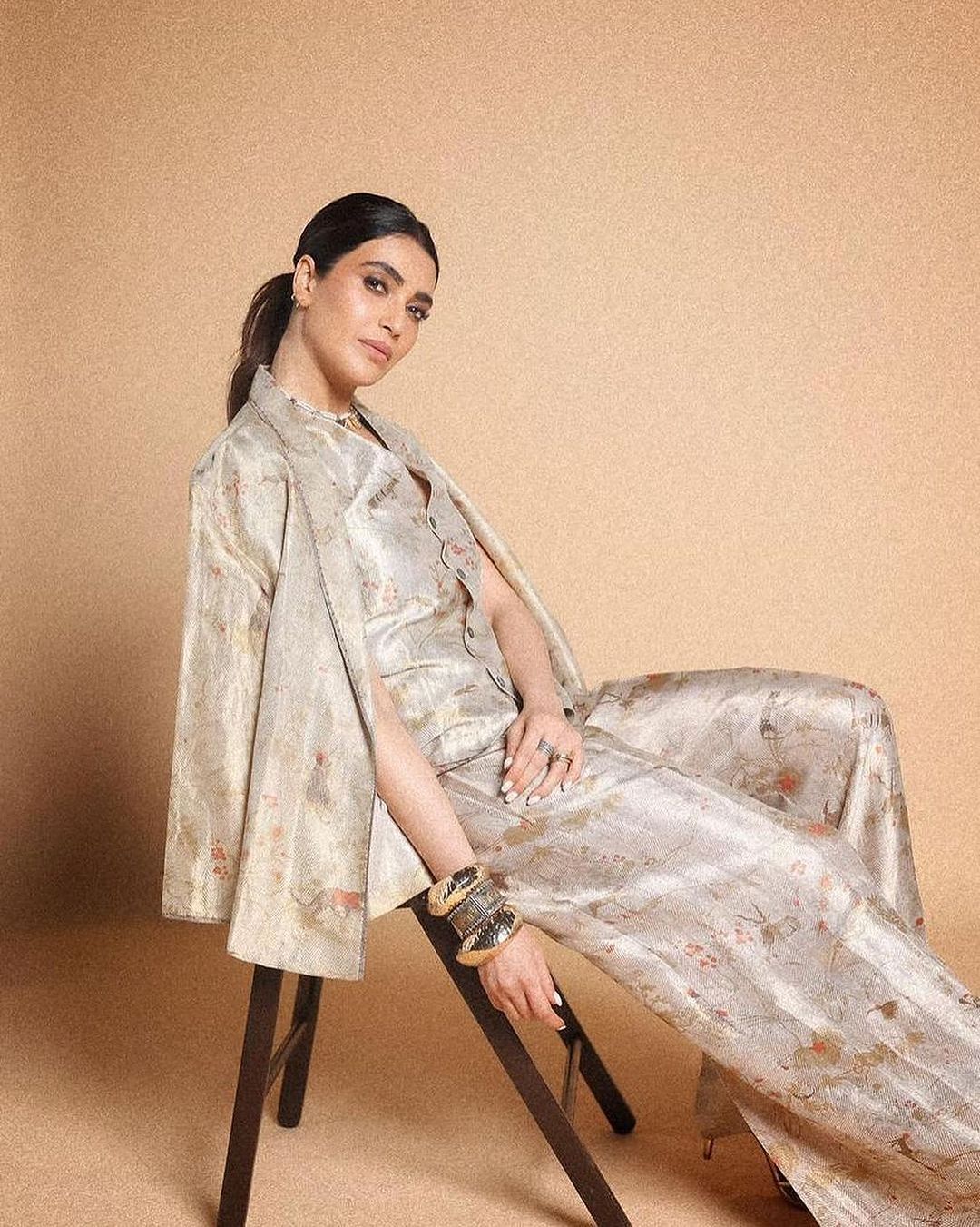 Evoluzione's Festive Attire: Unleash Your Inner Diva