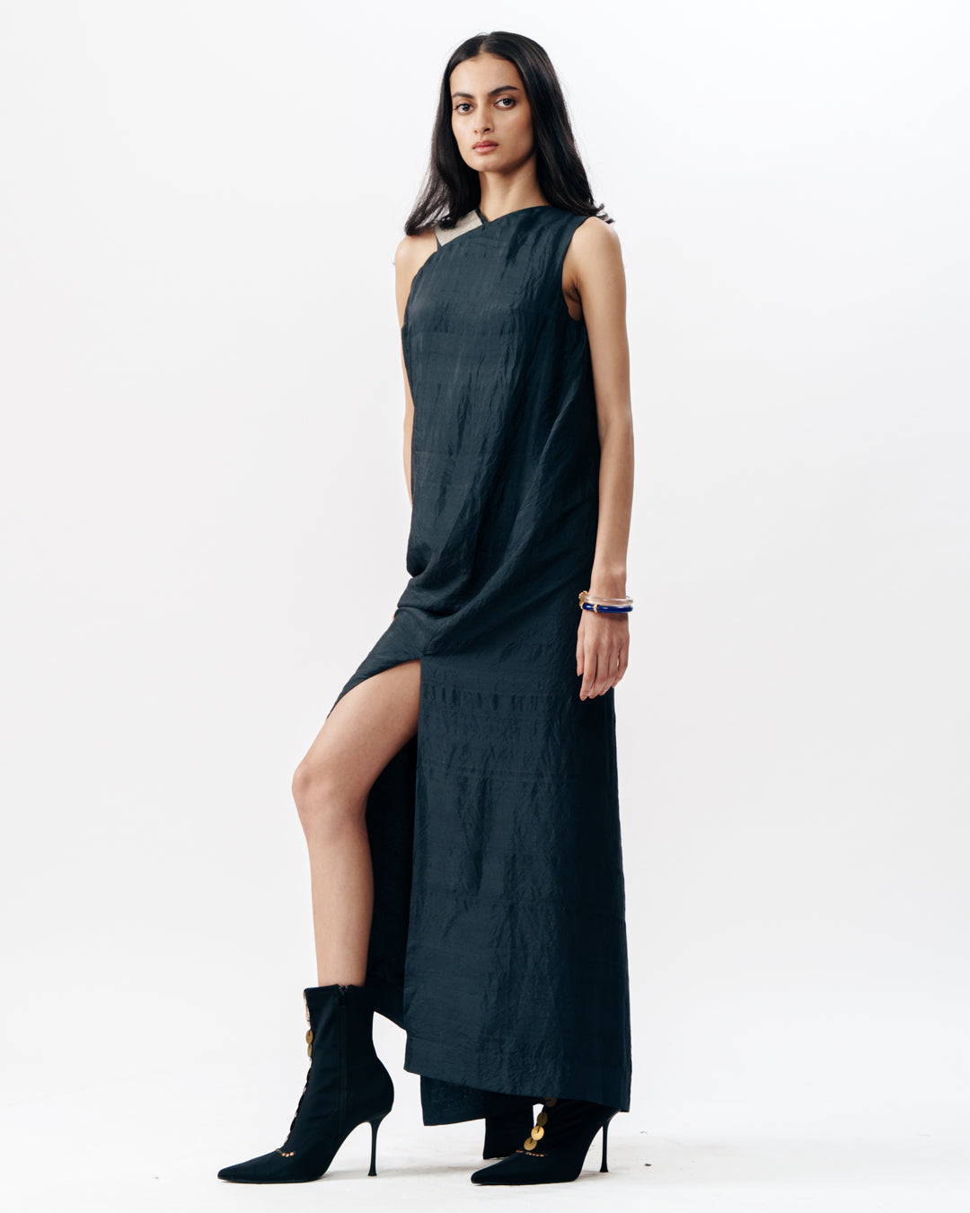 Fluid One-shoulder Silhouette