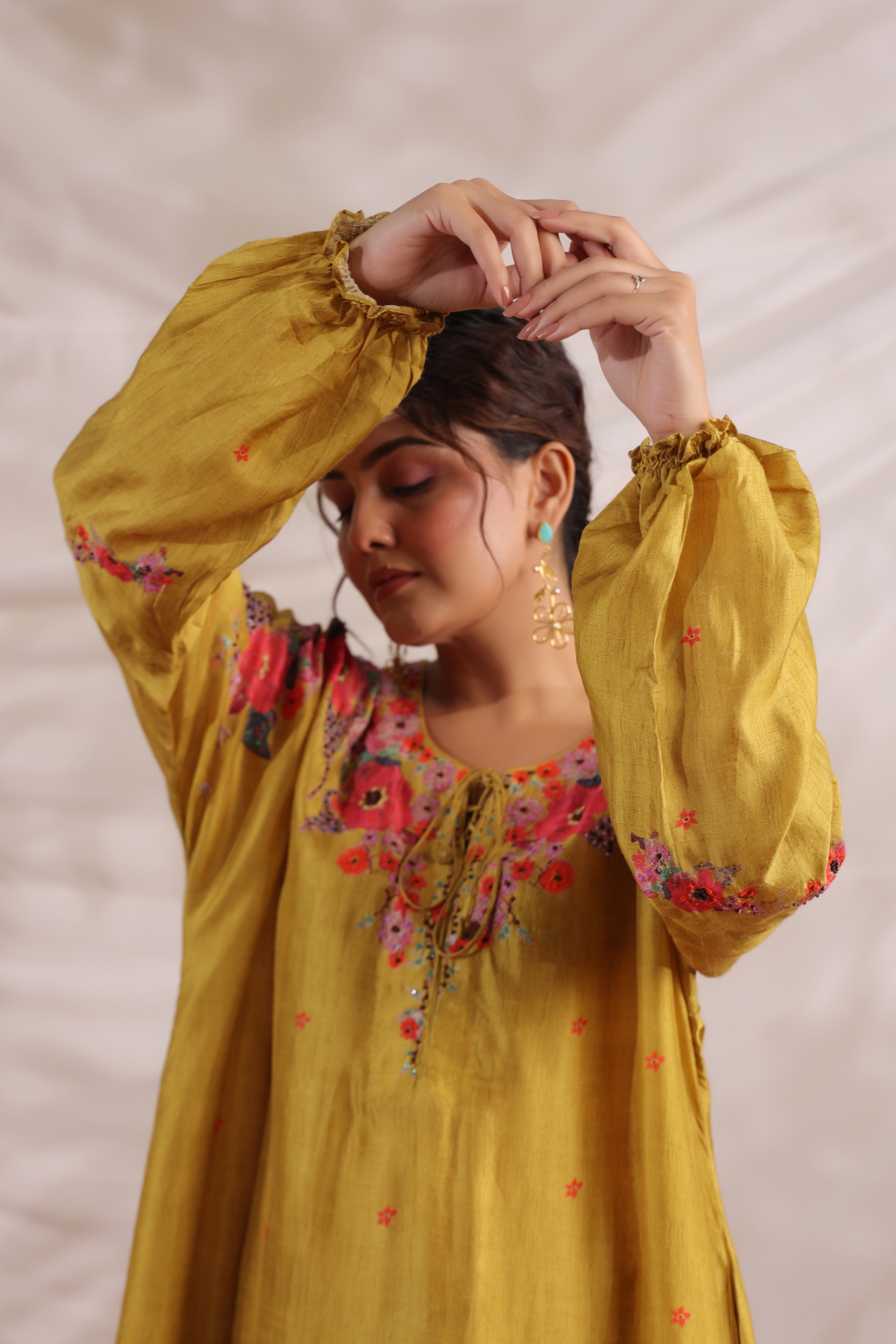 Bahaar Shoulder Embroidered Kurta Set