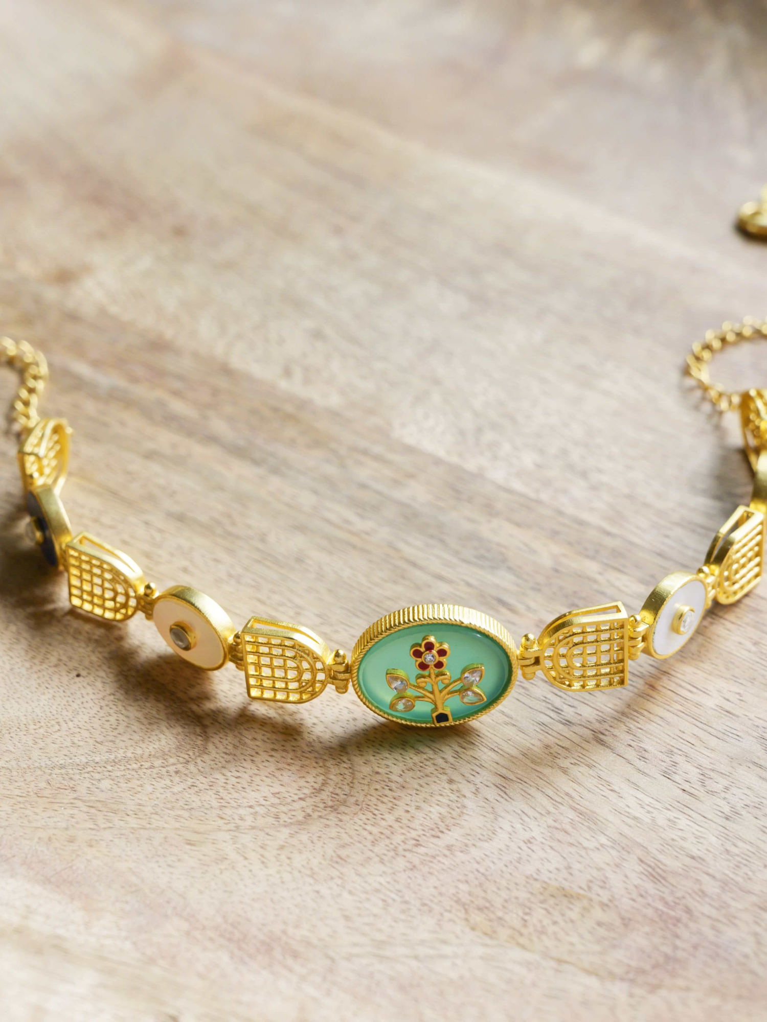 Glory of Tradition Choker Necklace