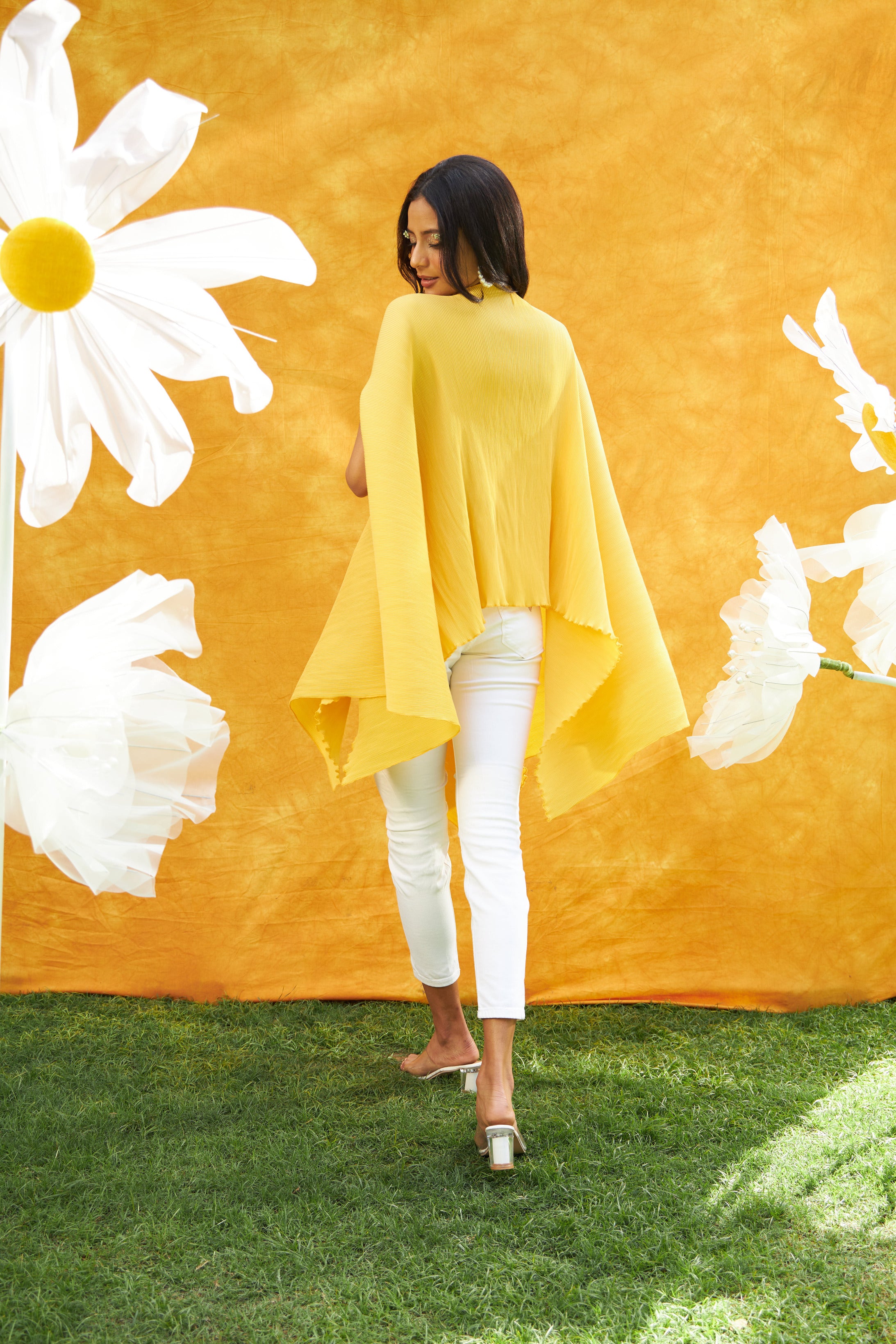Faye Floral Signature Lace Cape - Yellow