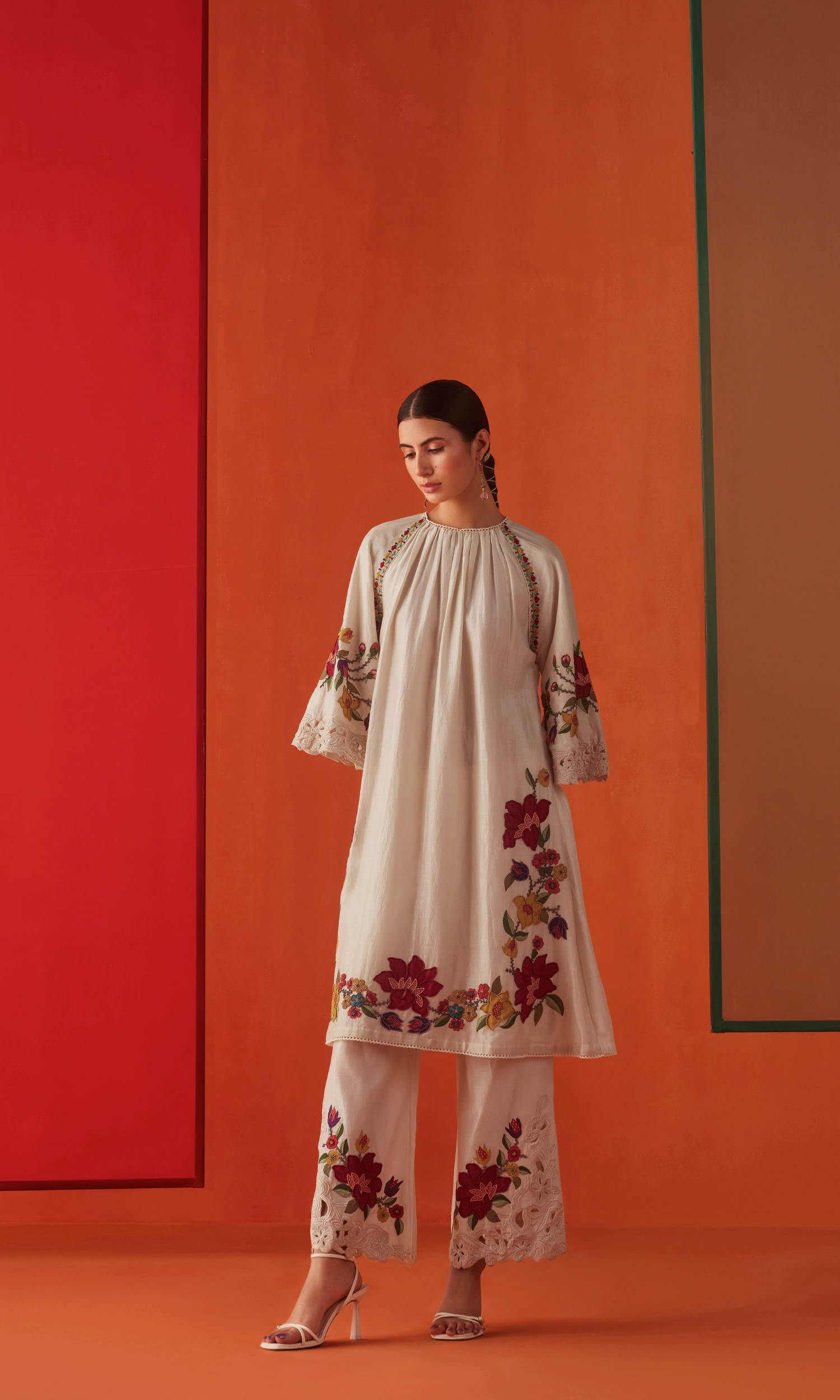 Ivory hibiscus applique kurta with pants