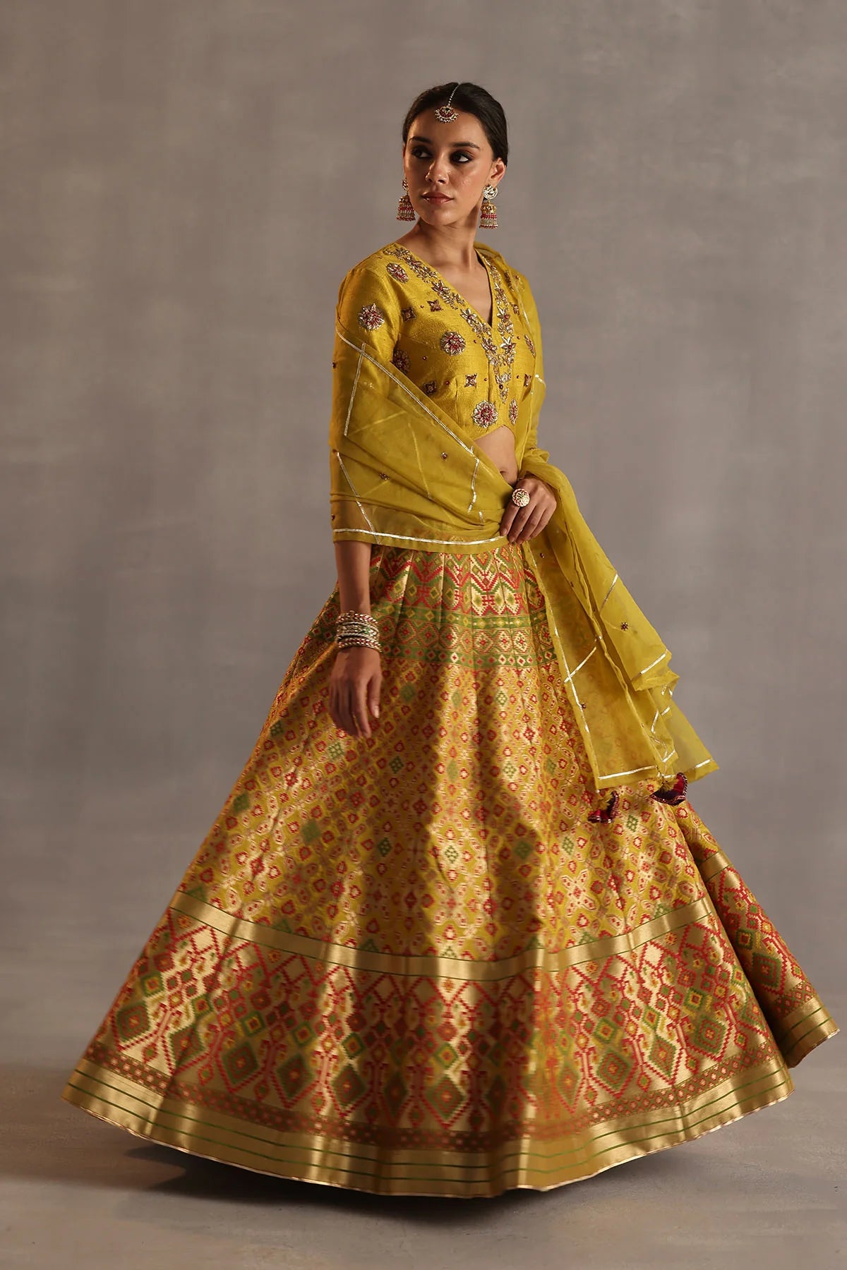 Saras Lehenga