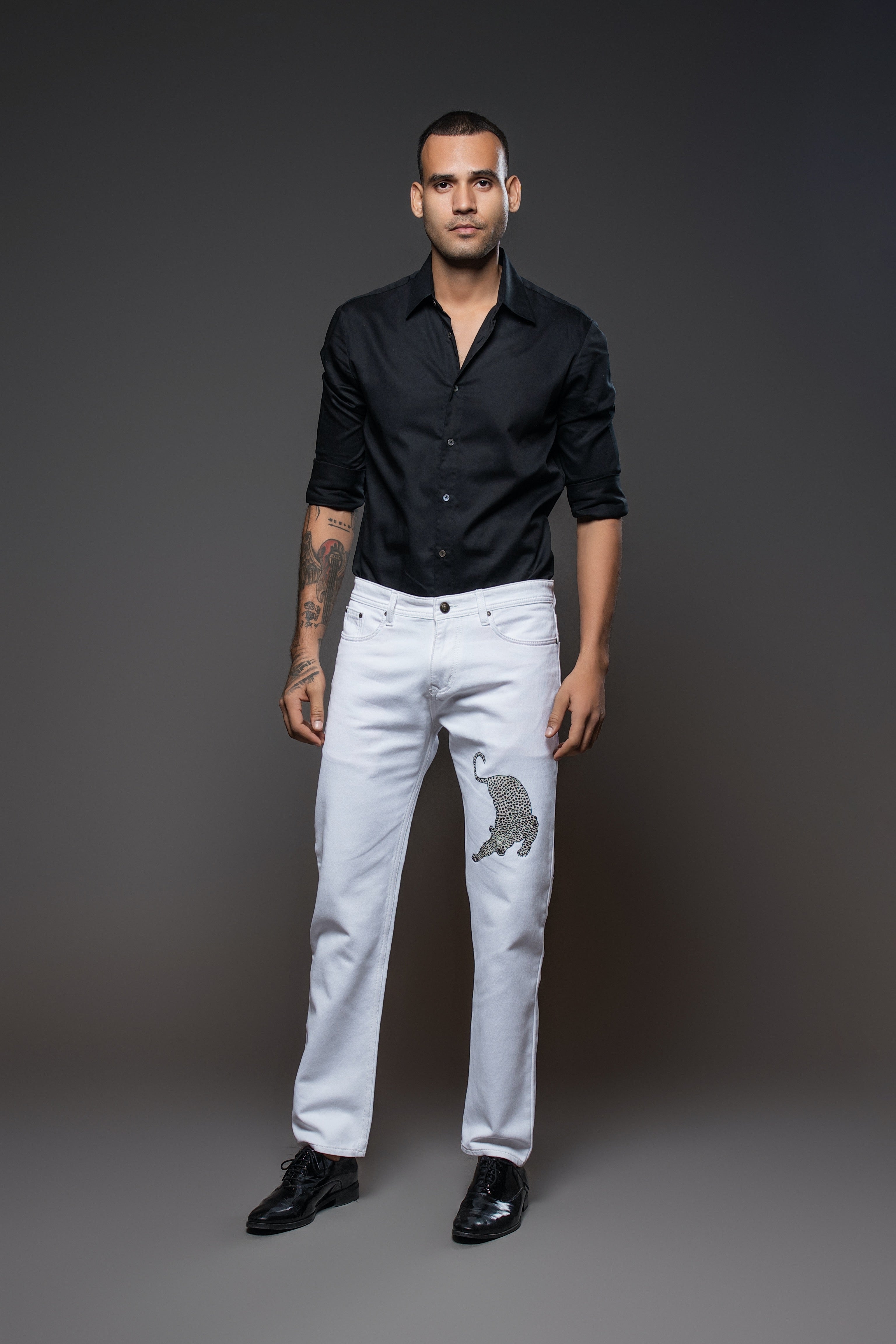 Off White Denim Jeans With leopard Embroidery