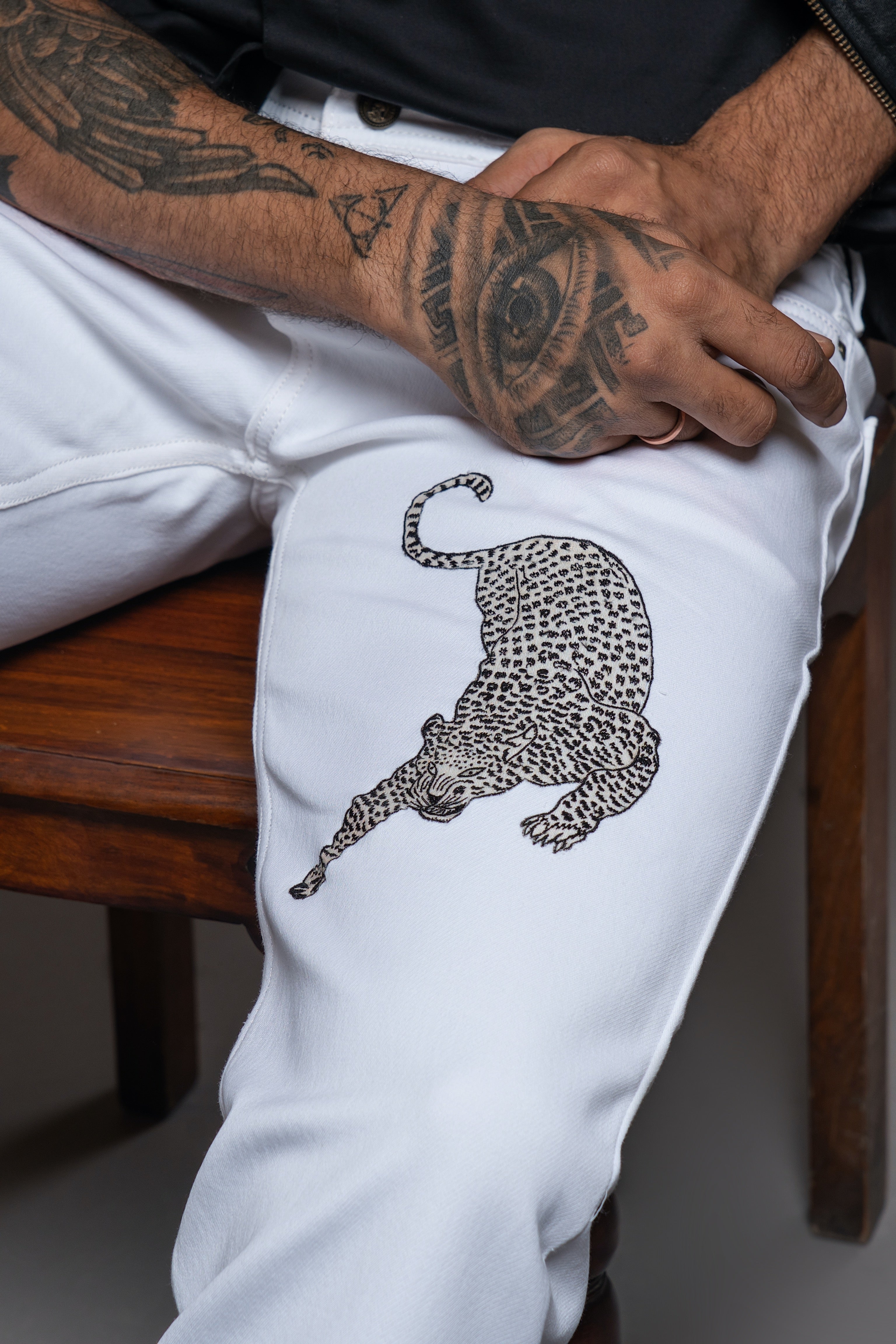 Off White Denim Jeans With leopard Embroidery