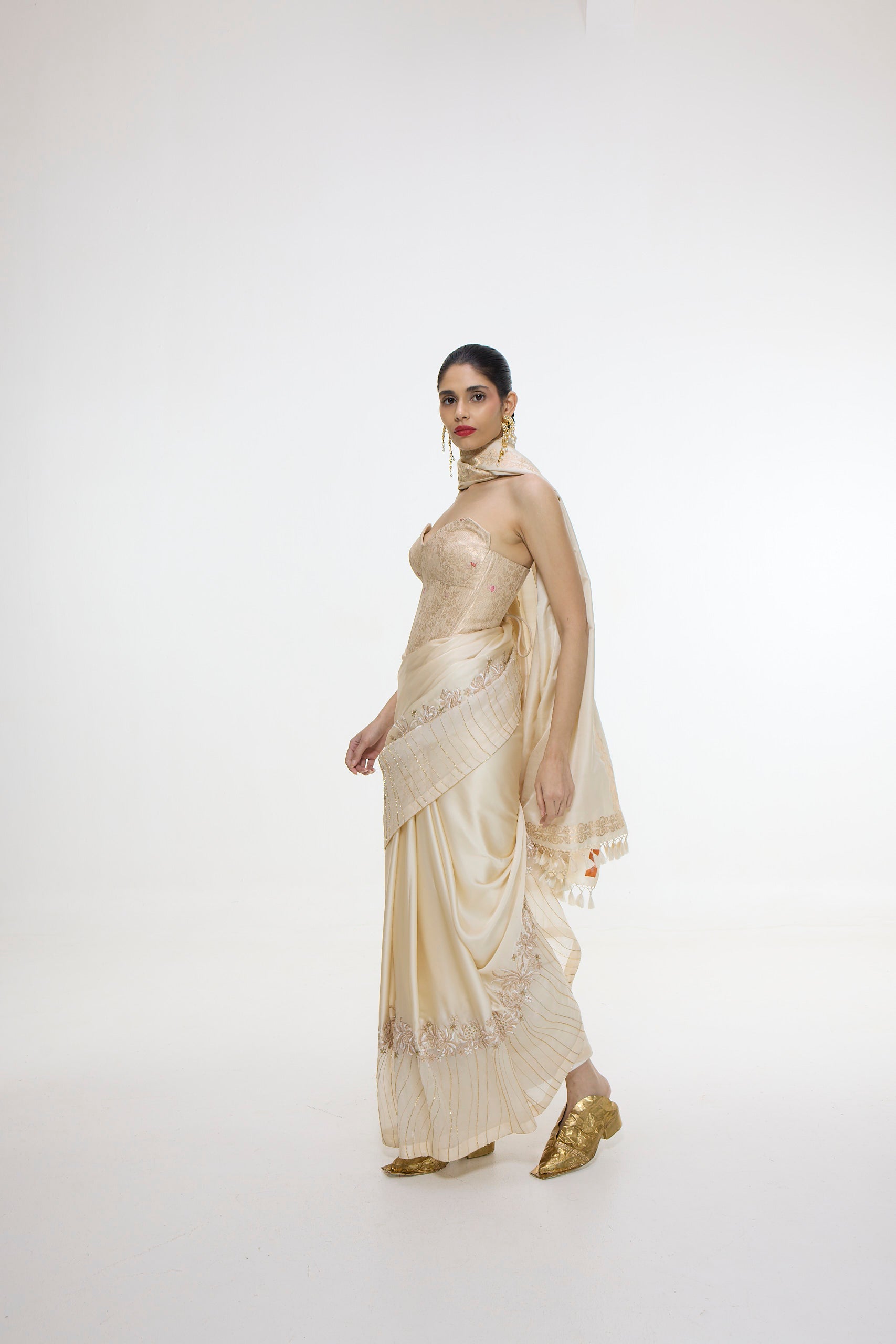Handwoven Ecru Mashroo Silk Saree