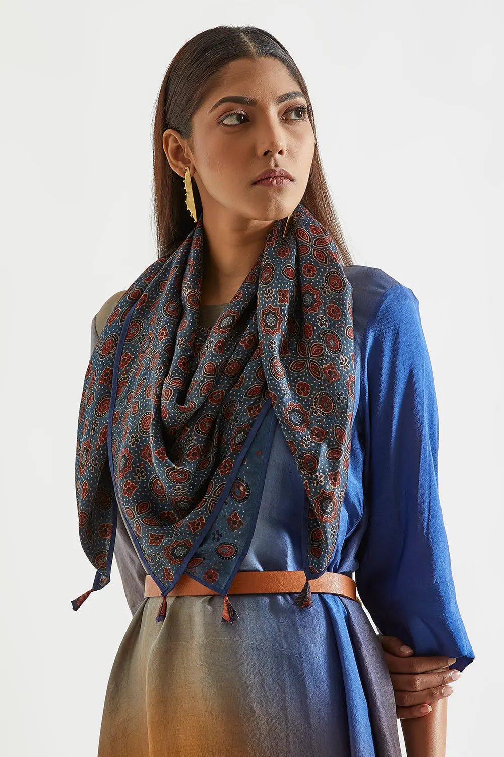 Assyemtrical Ombre Kurta with Stole (2pc)