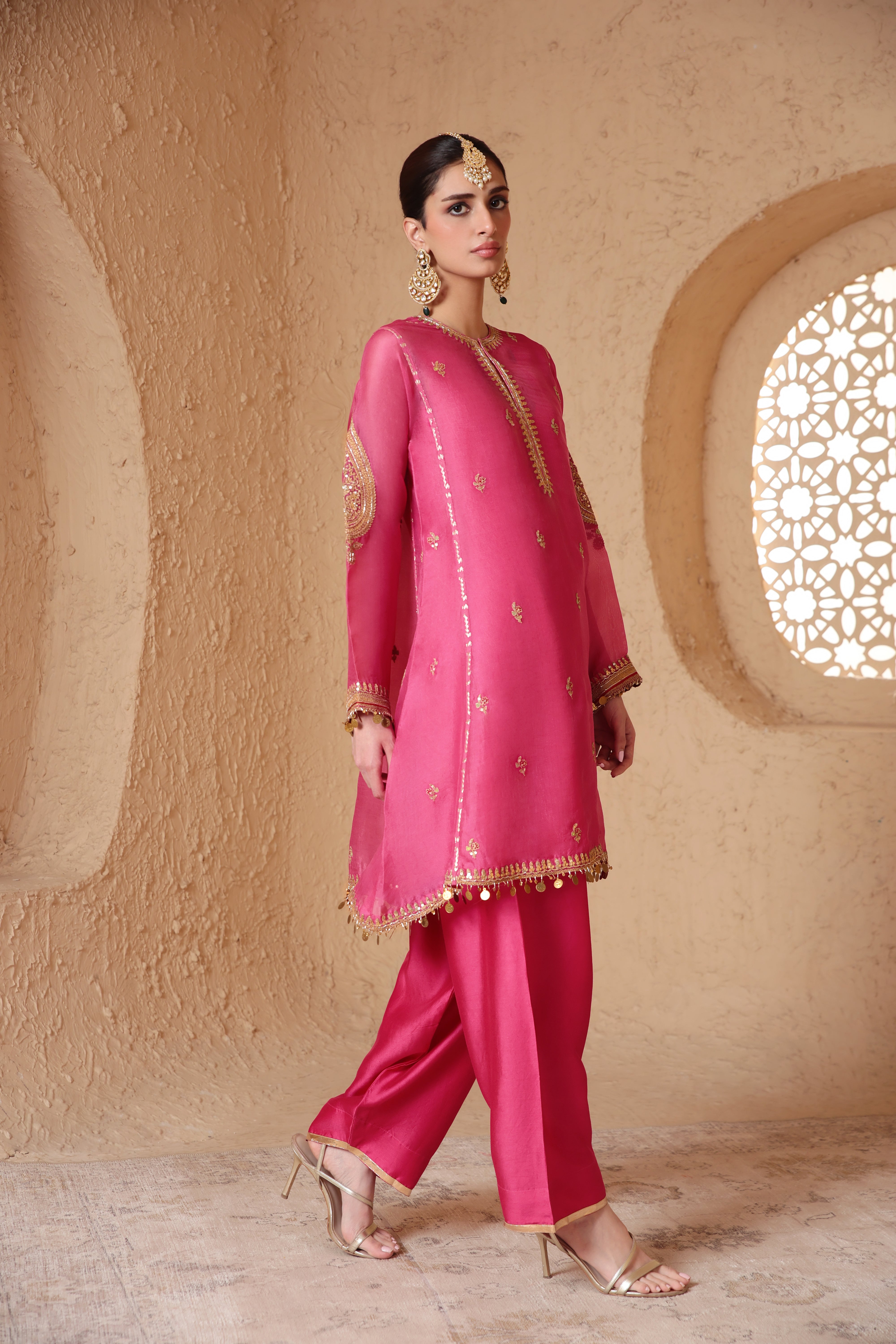 Mehrang Pink Short Pheran Kurta Set