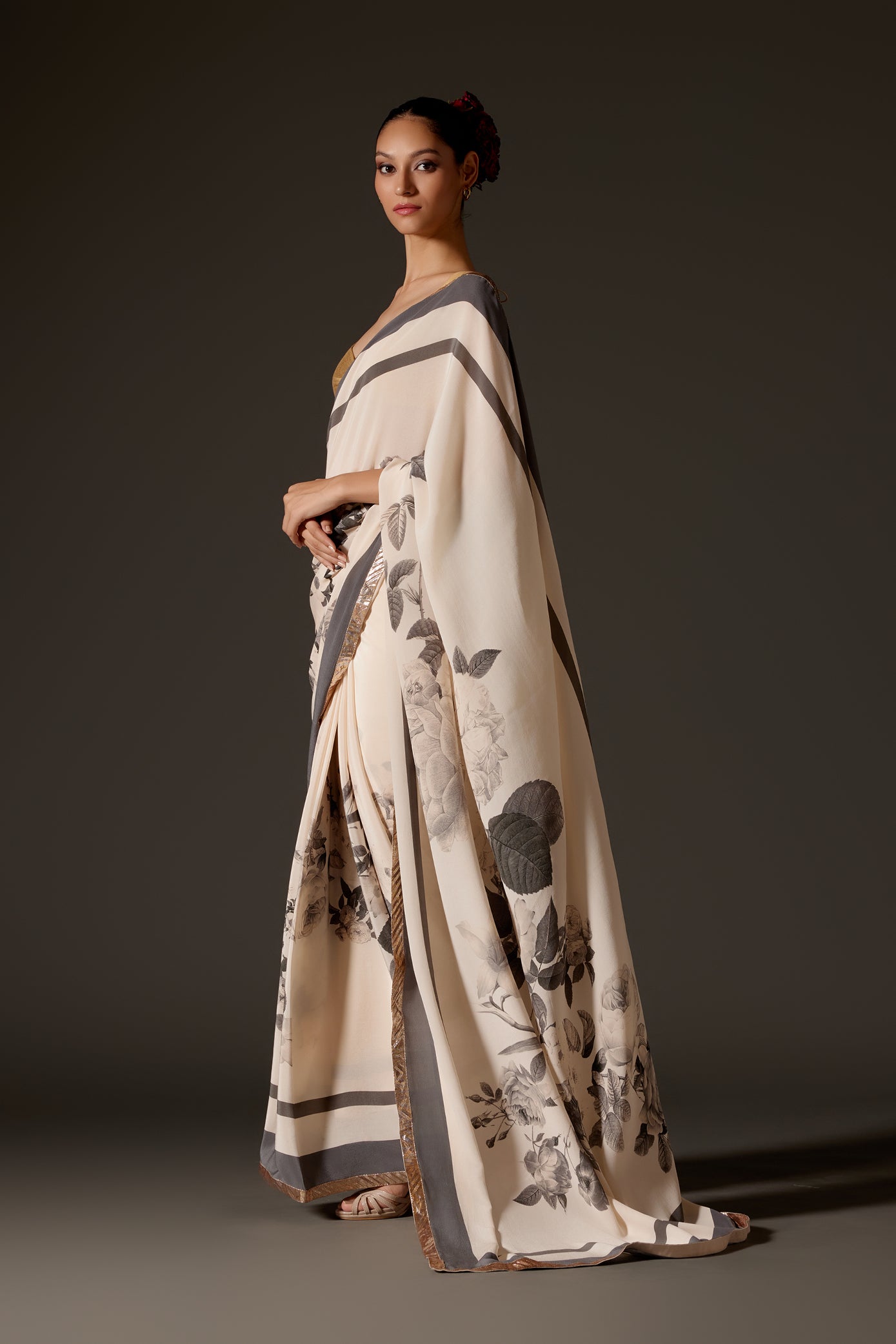 Crepe Saree With Blouse