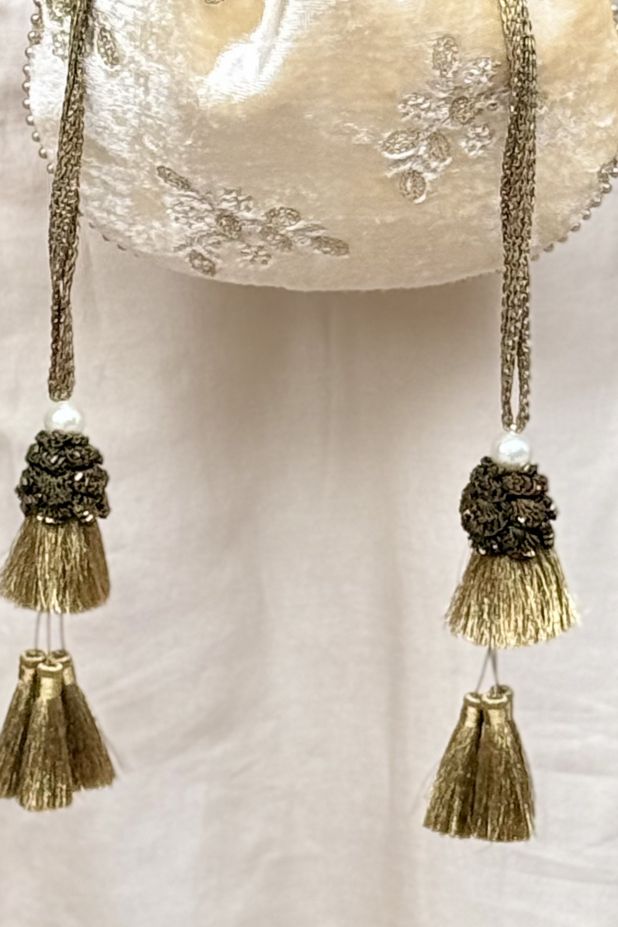 Ras Velvet Embroidered Potli - Off-white