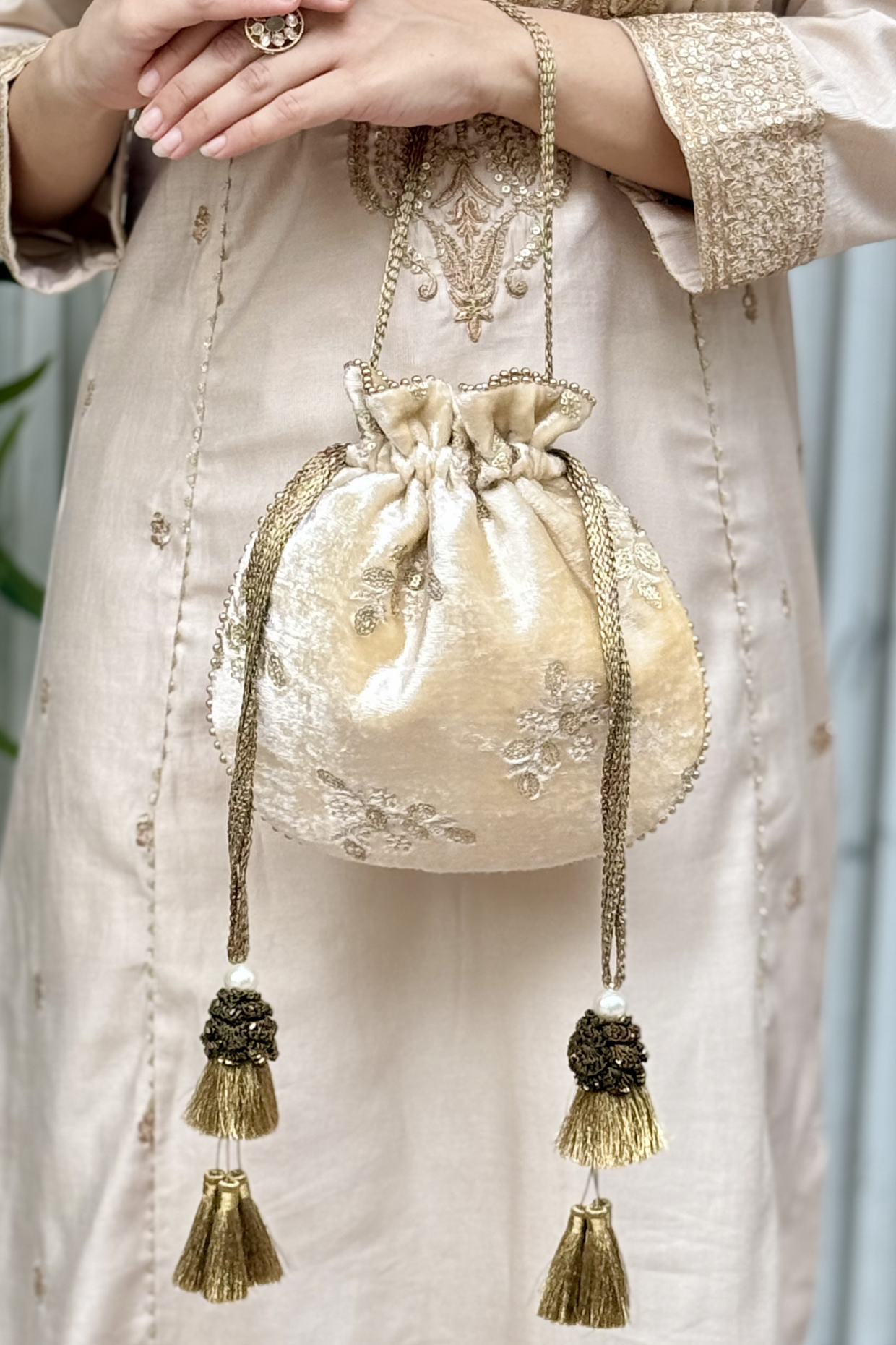 Ras Velvet Embroidered Potli - Off-white
