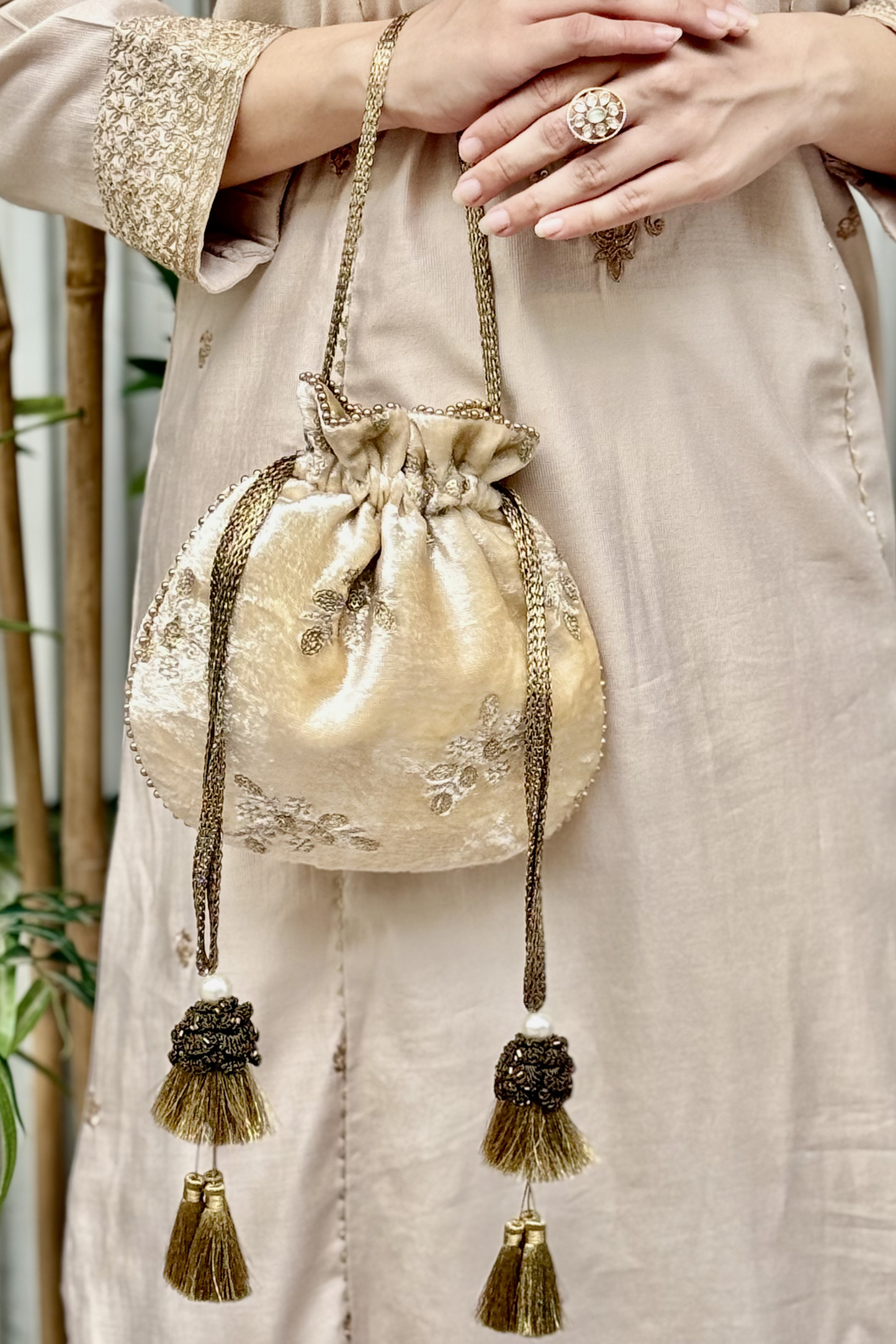 Ras Velvet Embroidered Potli - Off-white