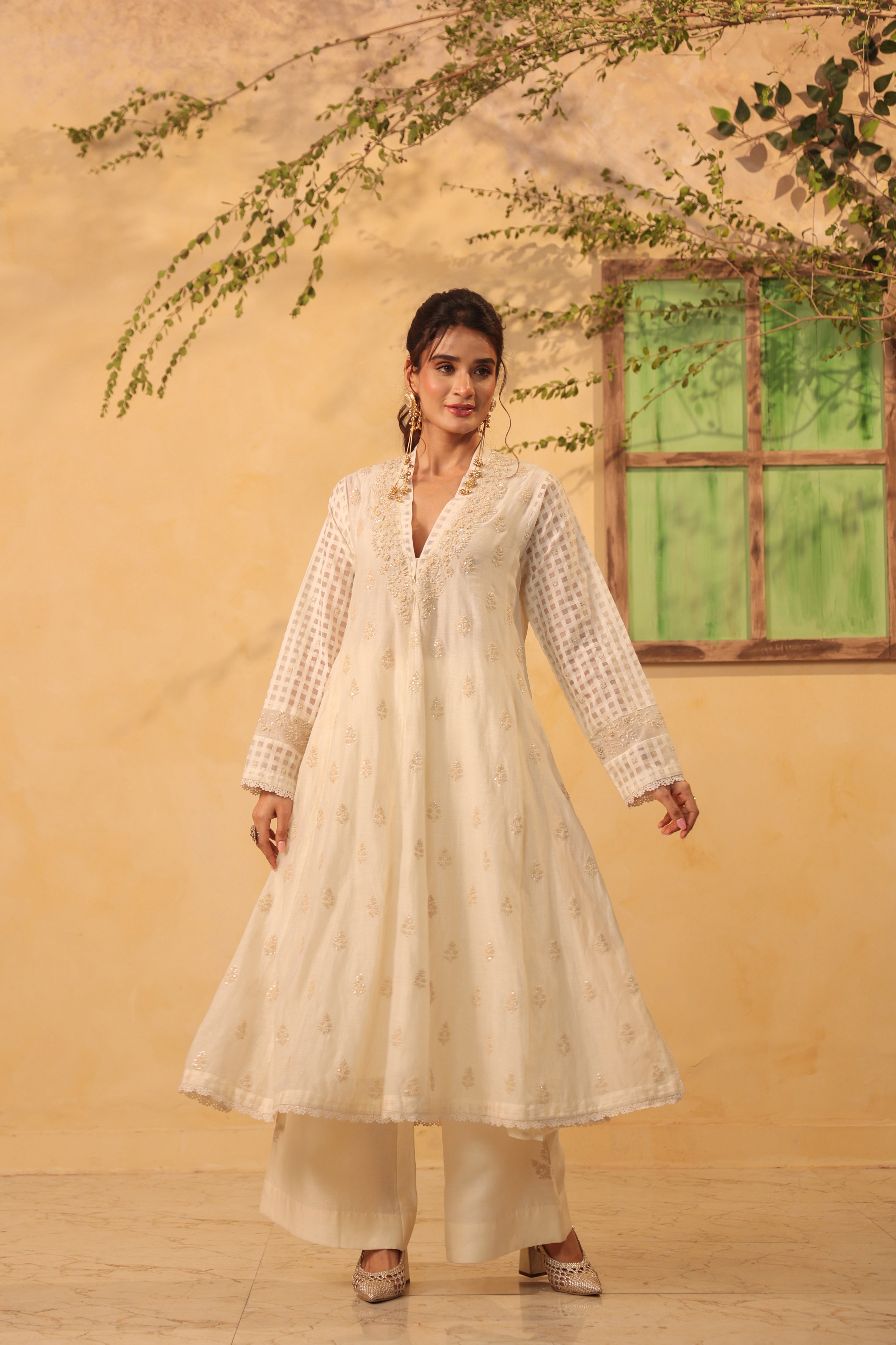 Vaayu Ivory Kalidar Set
