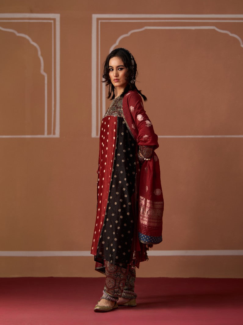 Aditi Kurta