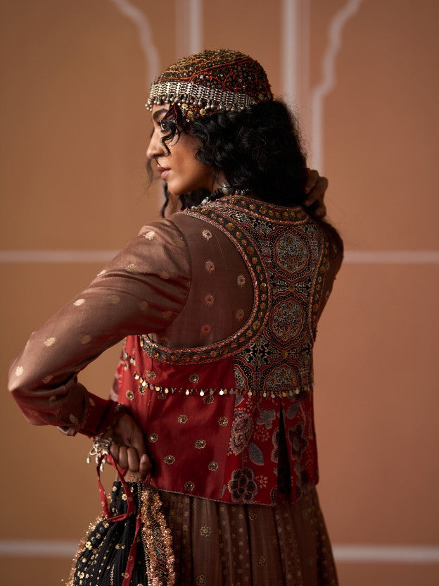 Mishti Kurta &
tania Churidar