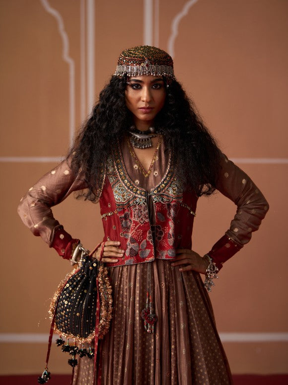 Mishti Kurta &
tania Churidar