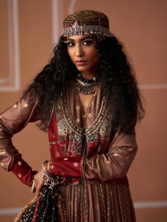 Mishti Kurta &
tania Churidar