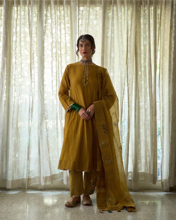 Kuhu Kurta