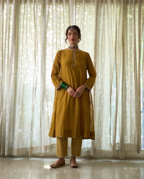 Kuhu Kurta