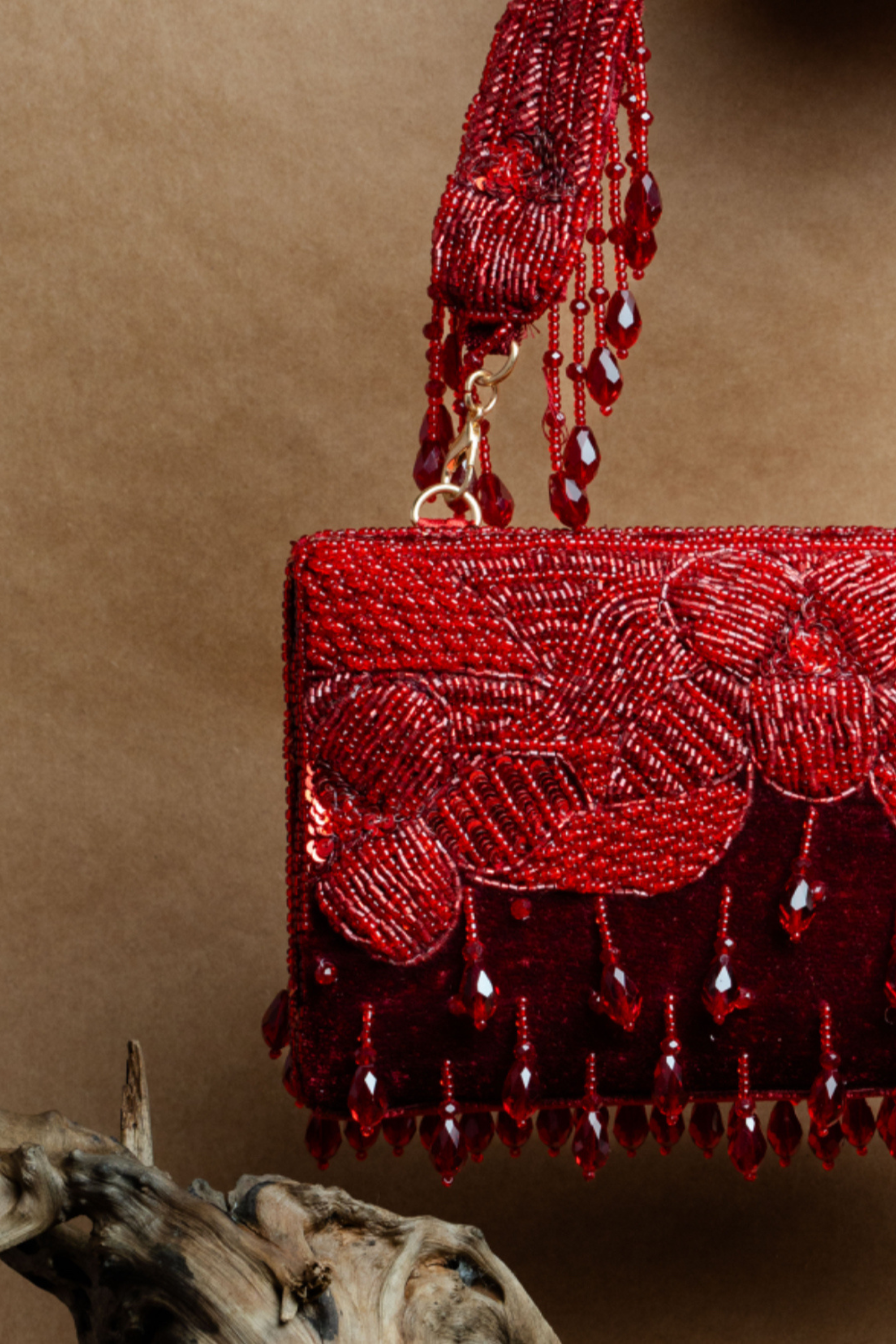 Ornate Radiance Kasse Crimson Bloom