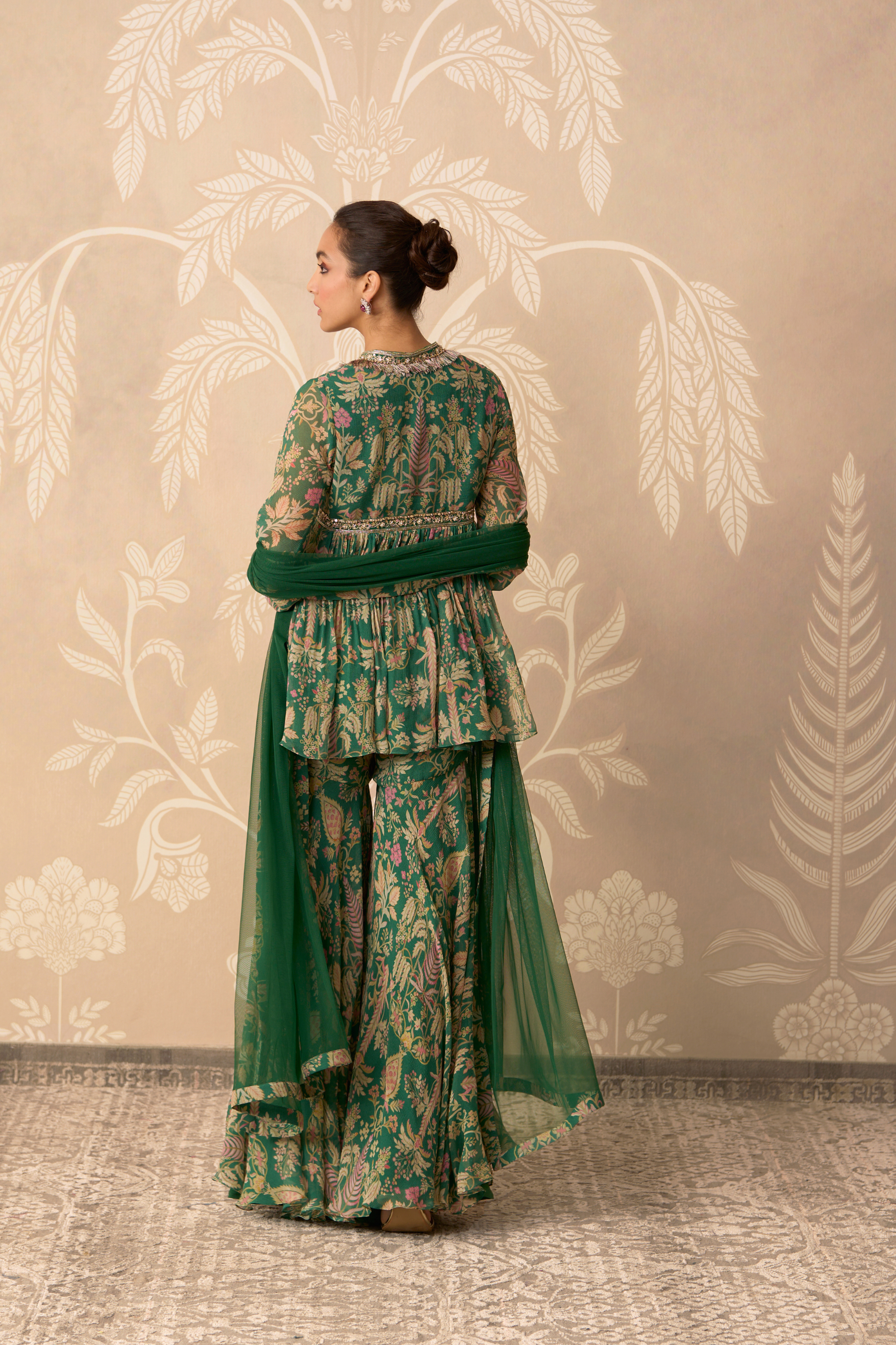 Nazneen Peplim
garara Set