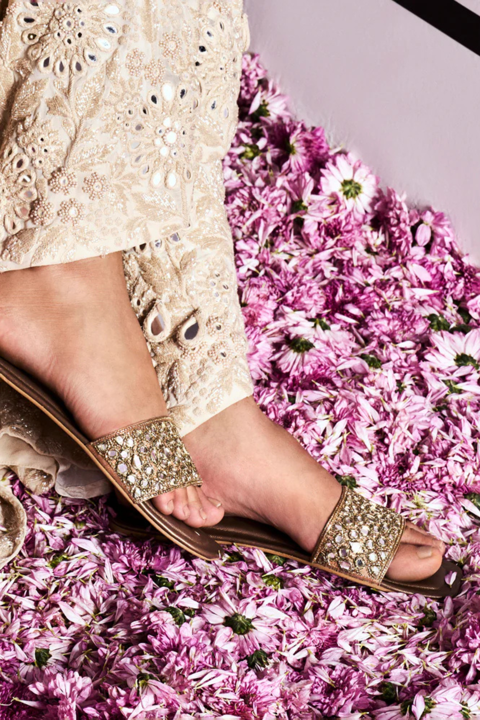 Luxe Reflective Gold Flat