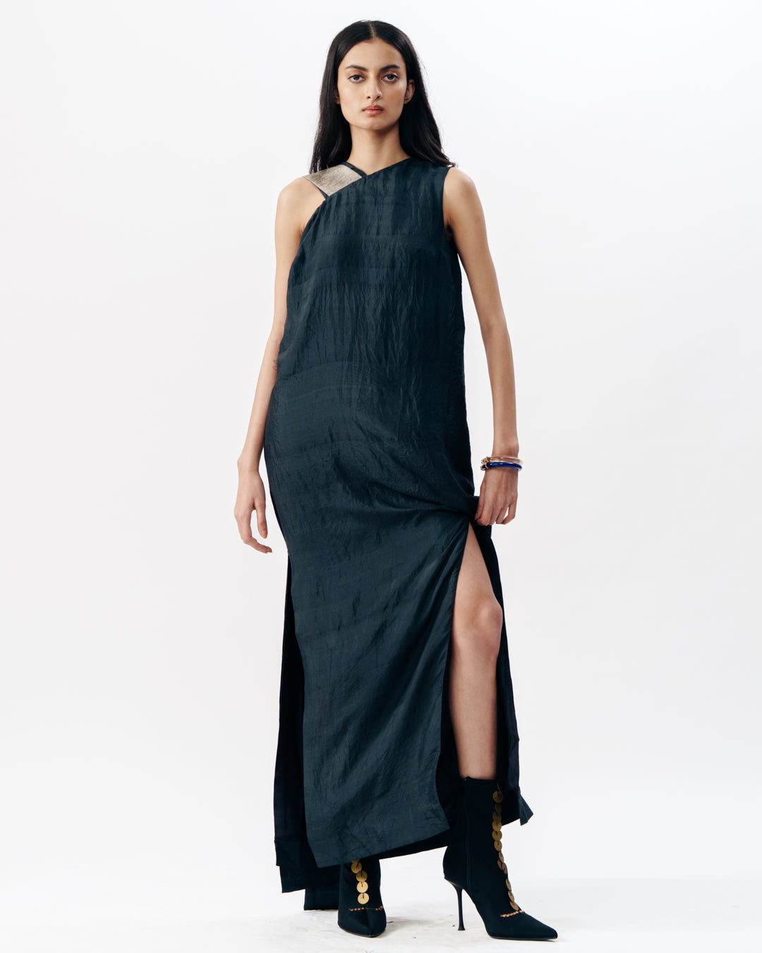 Fluid One-shoulder Silhouette