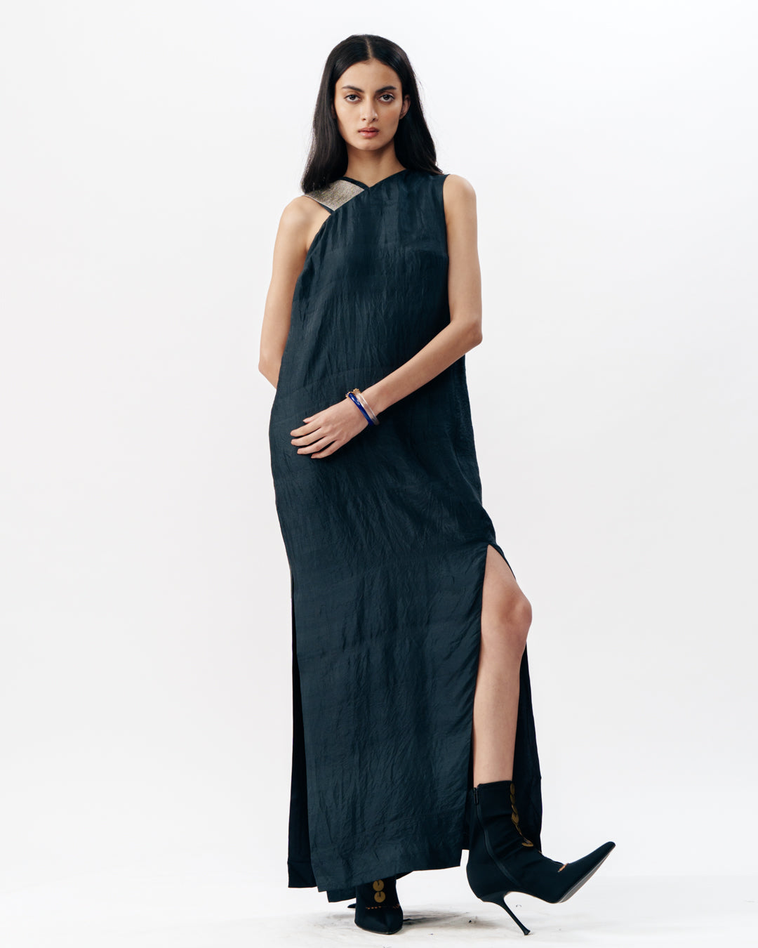 Fluid One-shoulder Silhouette