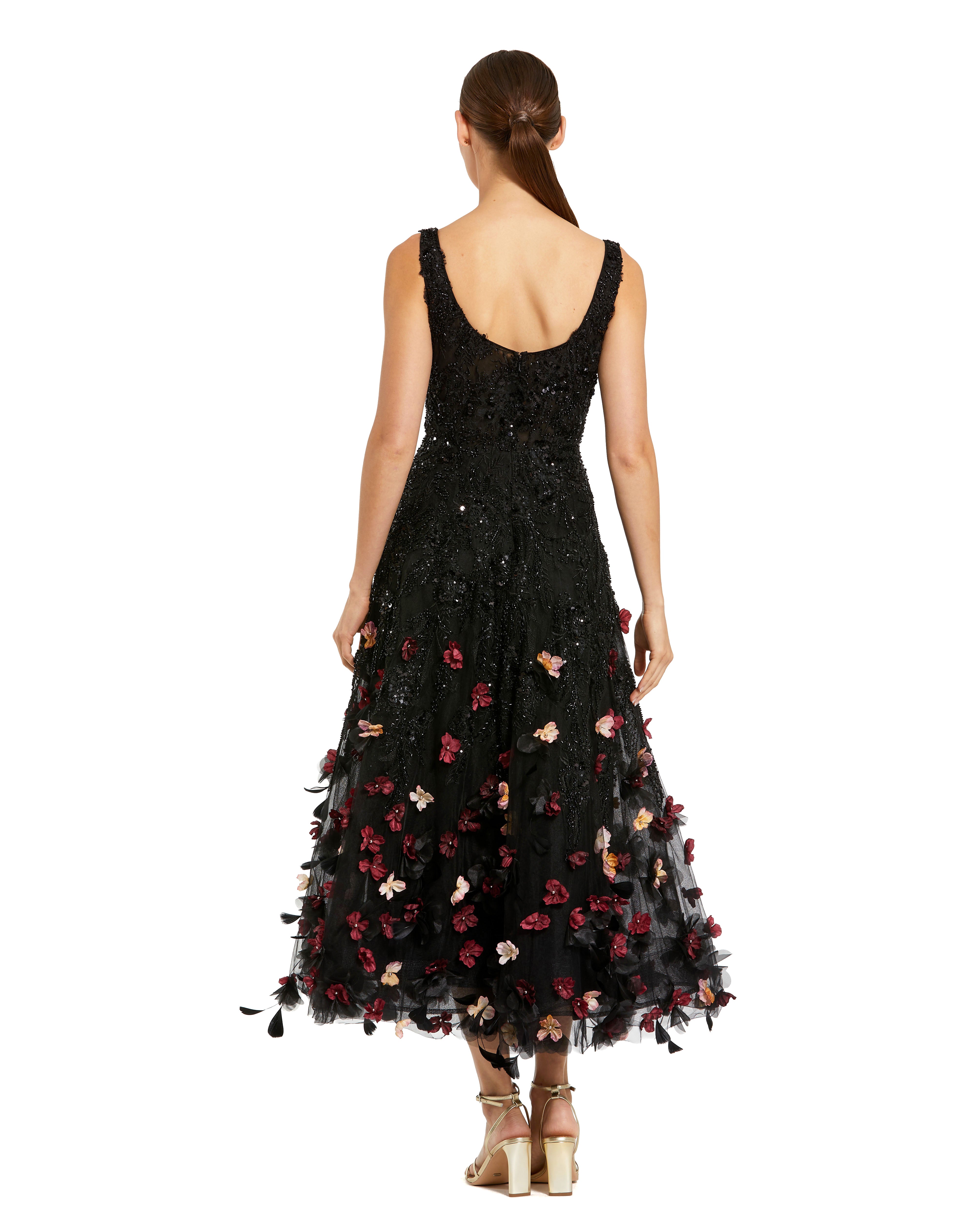 Scoop Neckline With Sleeveless Bodice Dress