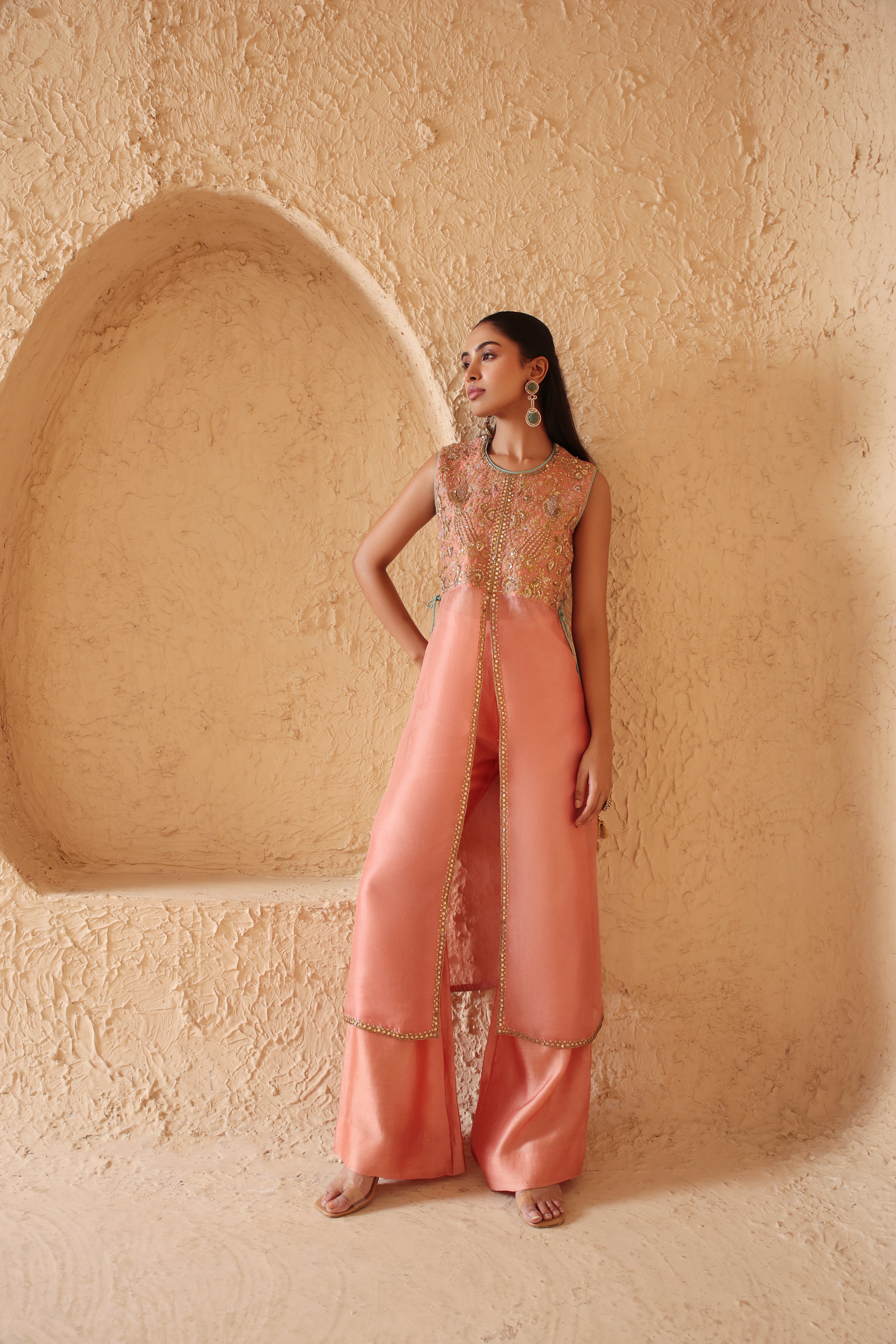 Mehrang Peach Tie-up Sleeveless Kurta Set