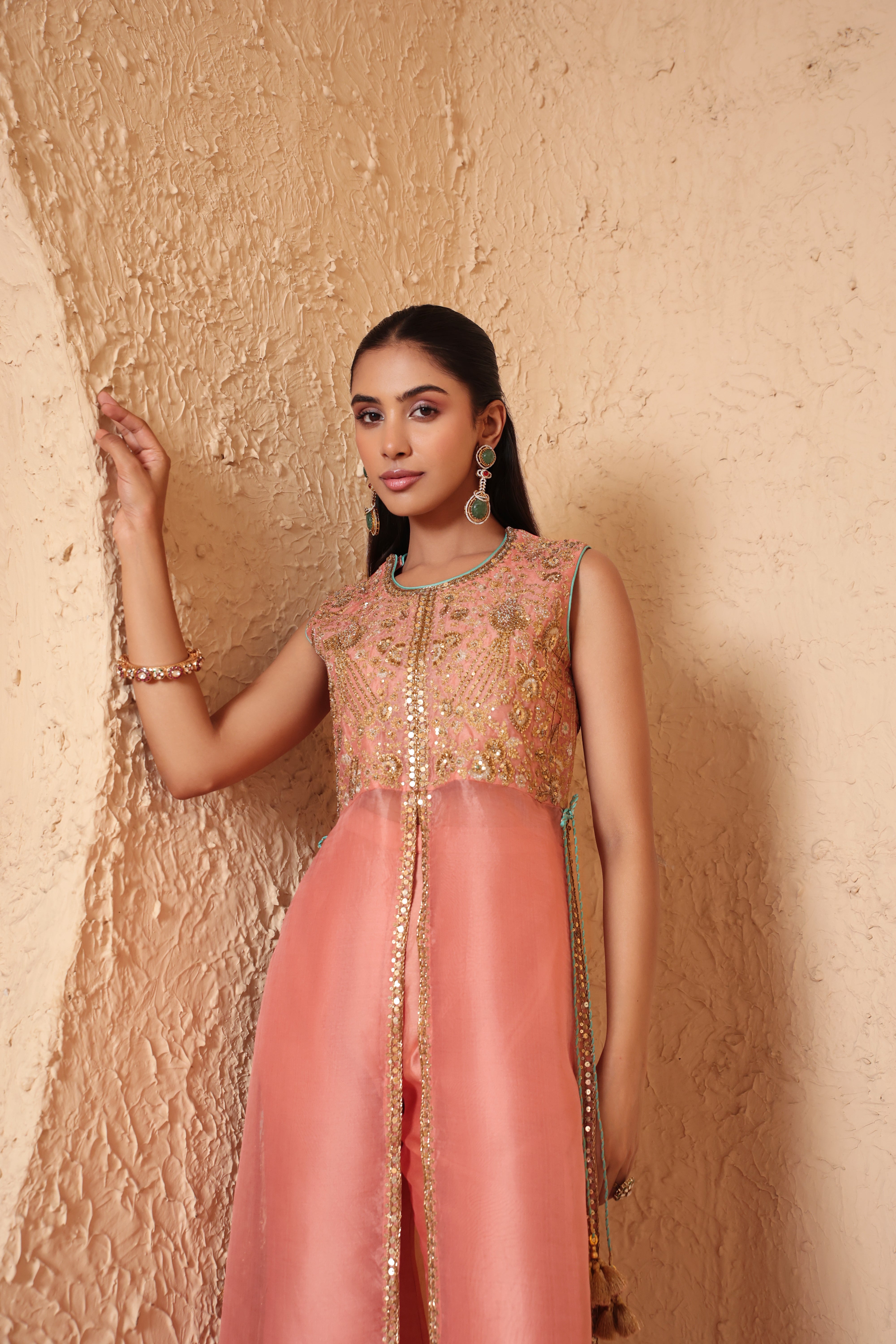 Mehrang Peach Tie-up Sleeveless Kurta Set