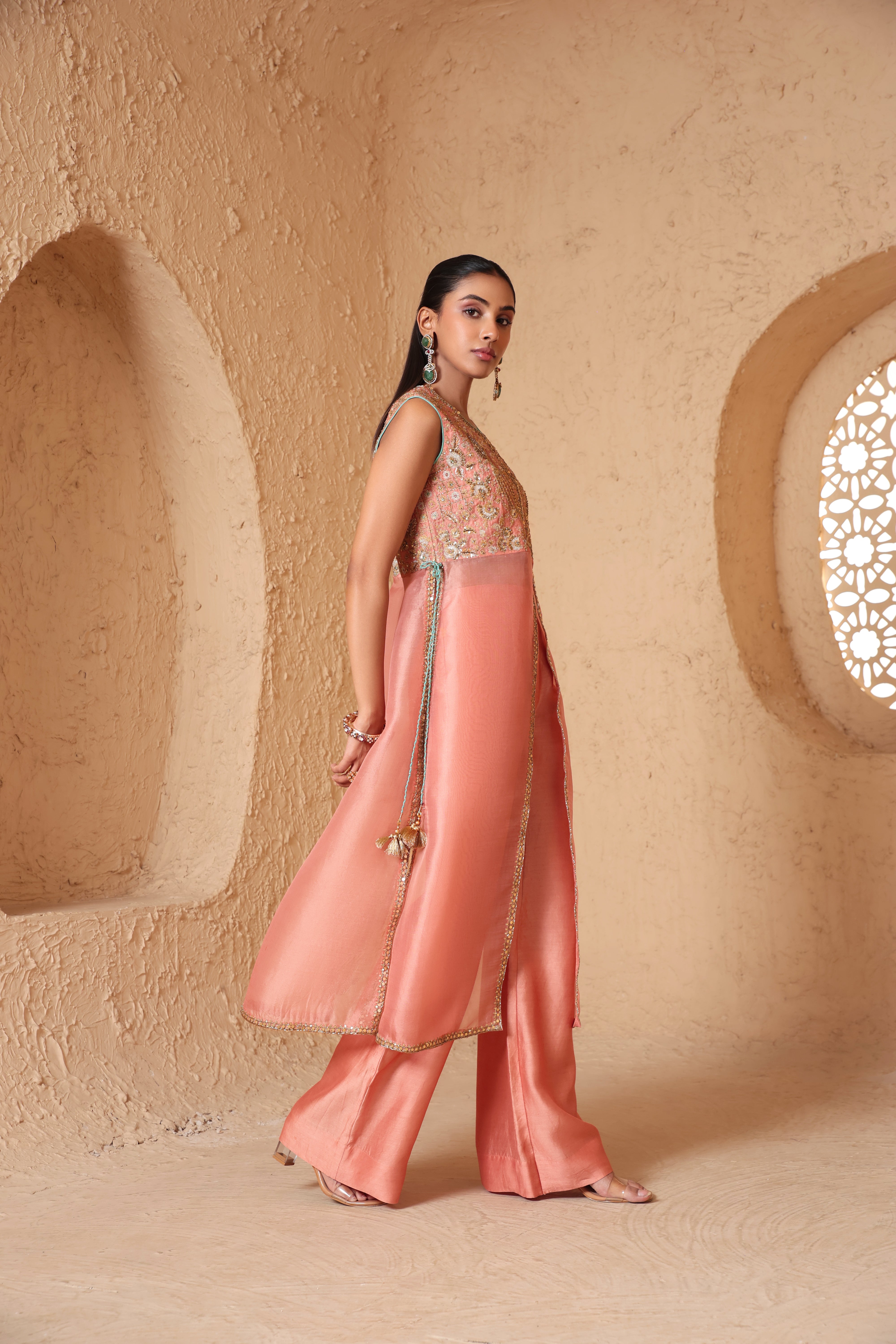 Mehrang Peach Tie-up Sleeveless Kurta Set