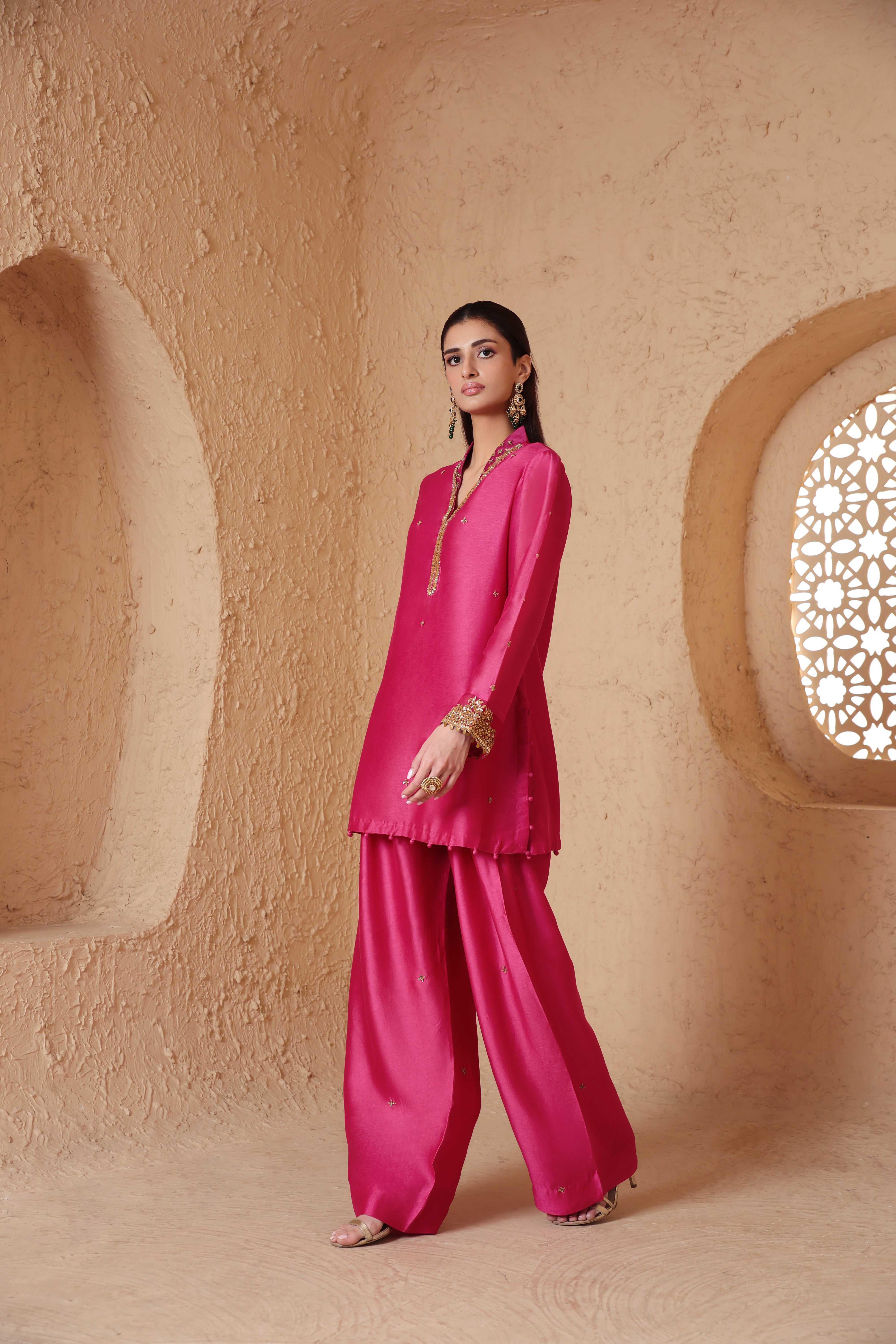 Mehrang Pink Short Buti Kurta Set