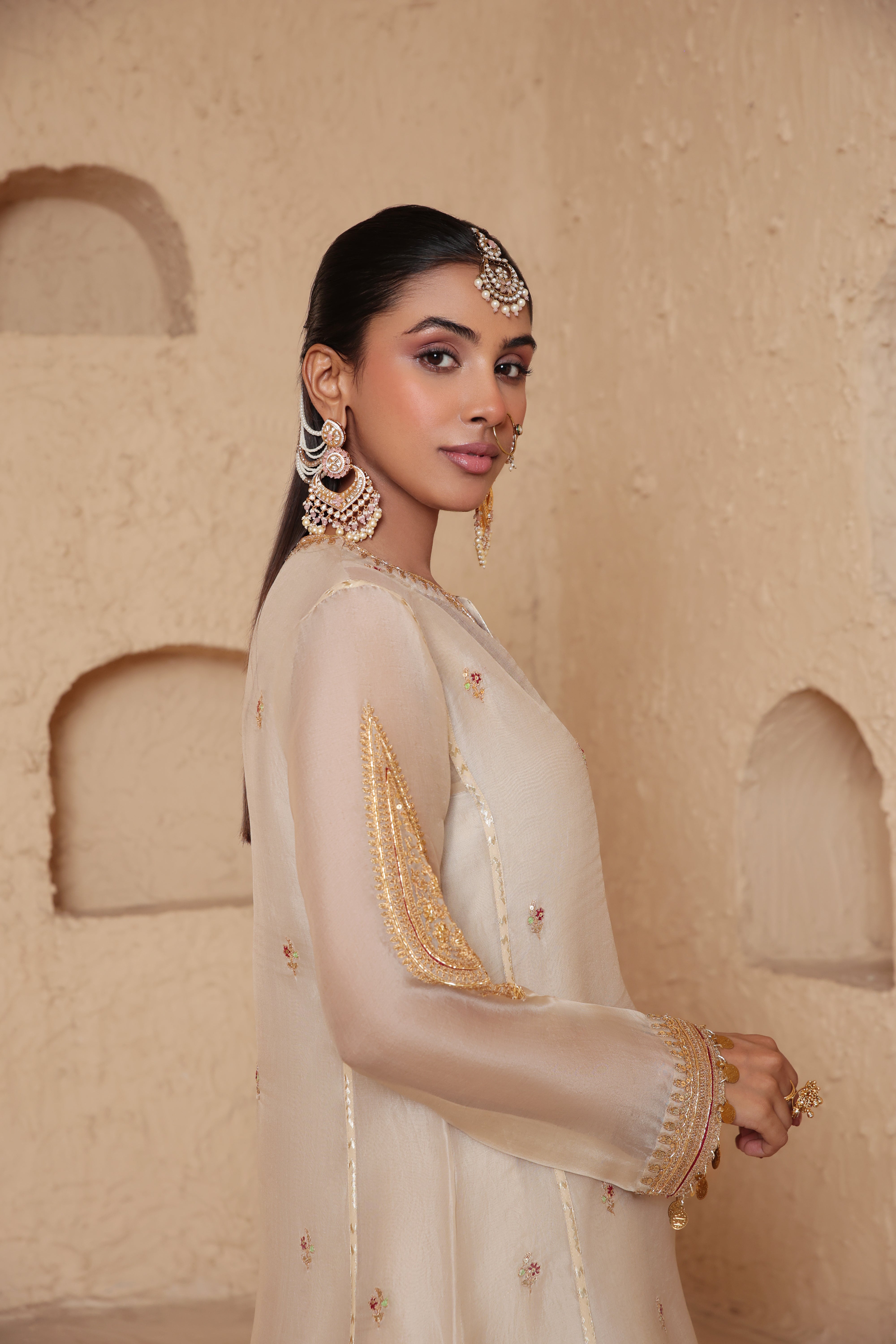 Mehrang Ivory Short Pheran Kurta Set