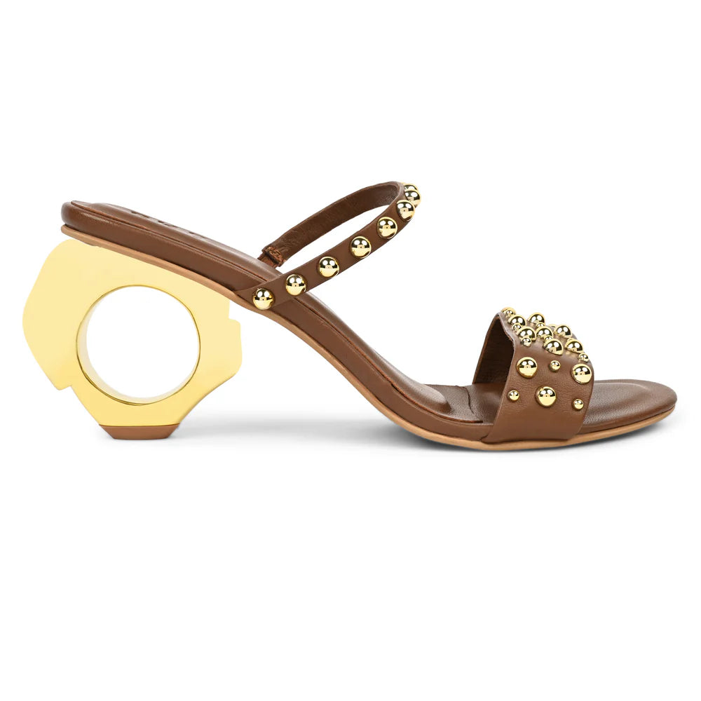 Kat In Tan Heel