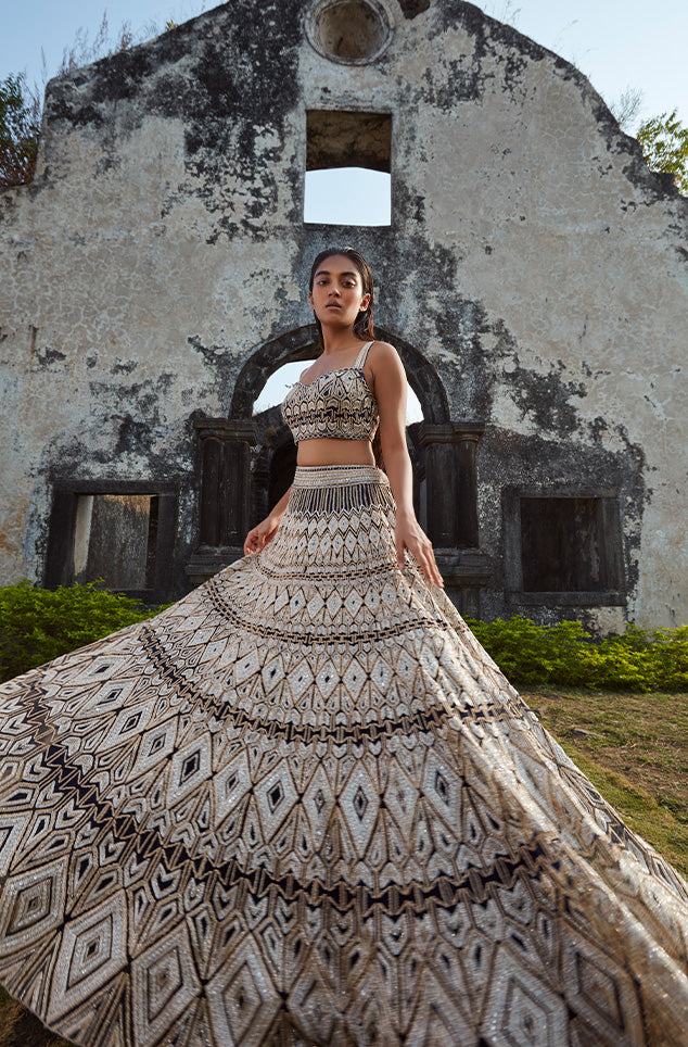 Buy latest fashion designer bridal Lehengas online shopping - Cash on  delivery @ zatki