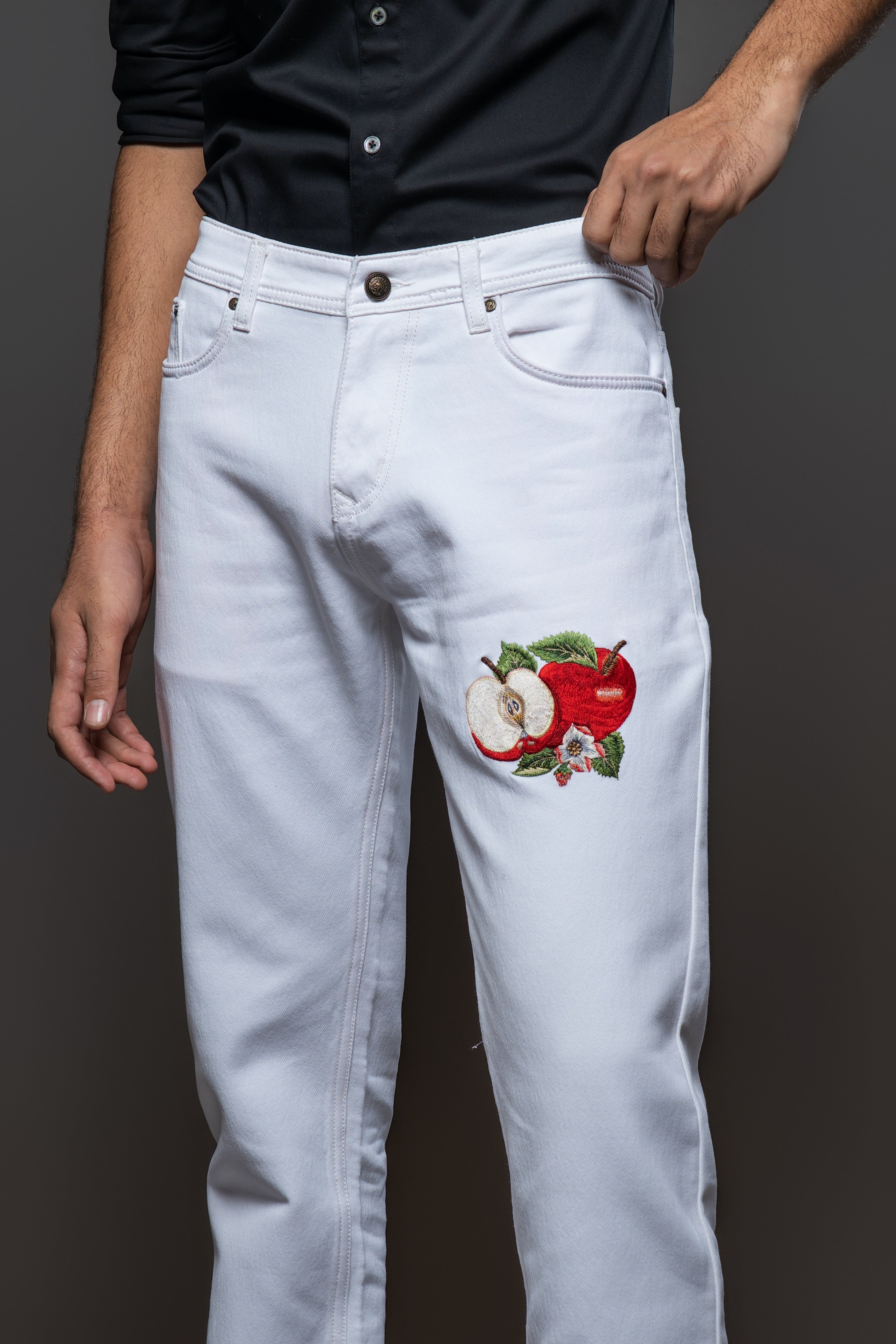 Light Off White Jeans With apple Embroidery