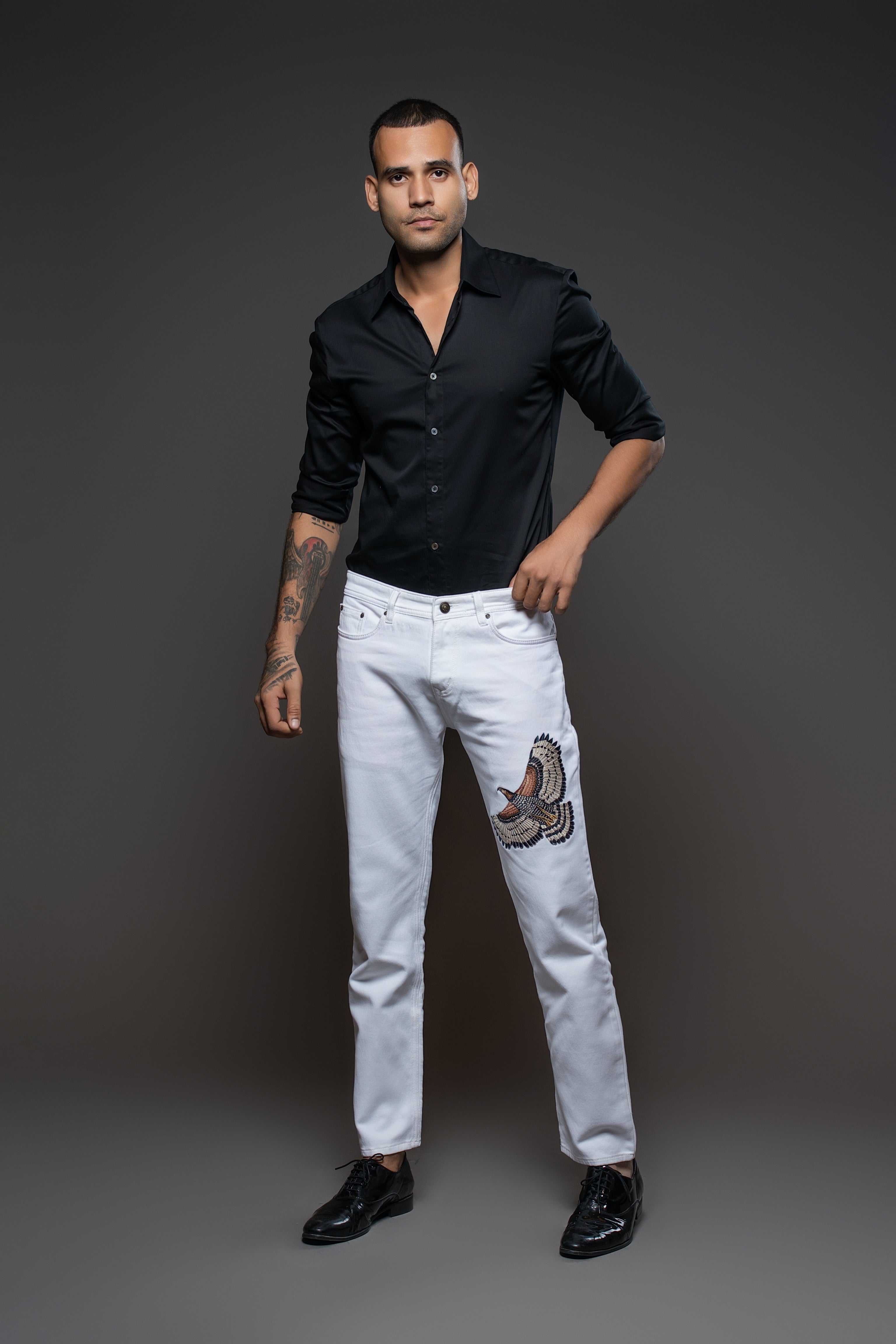 Light Off White Jeans With eagle Embroidery