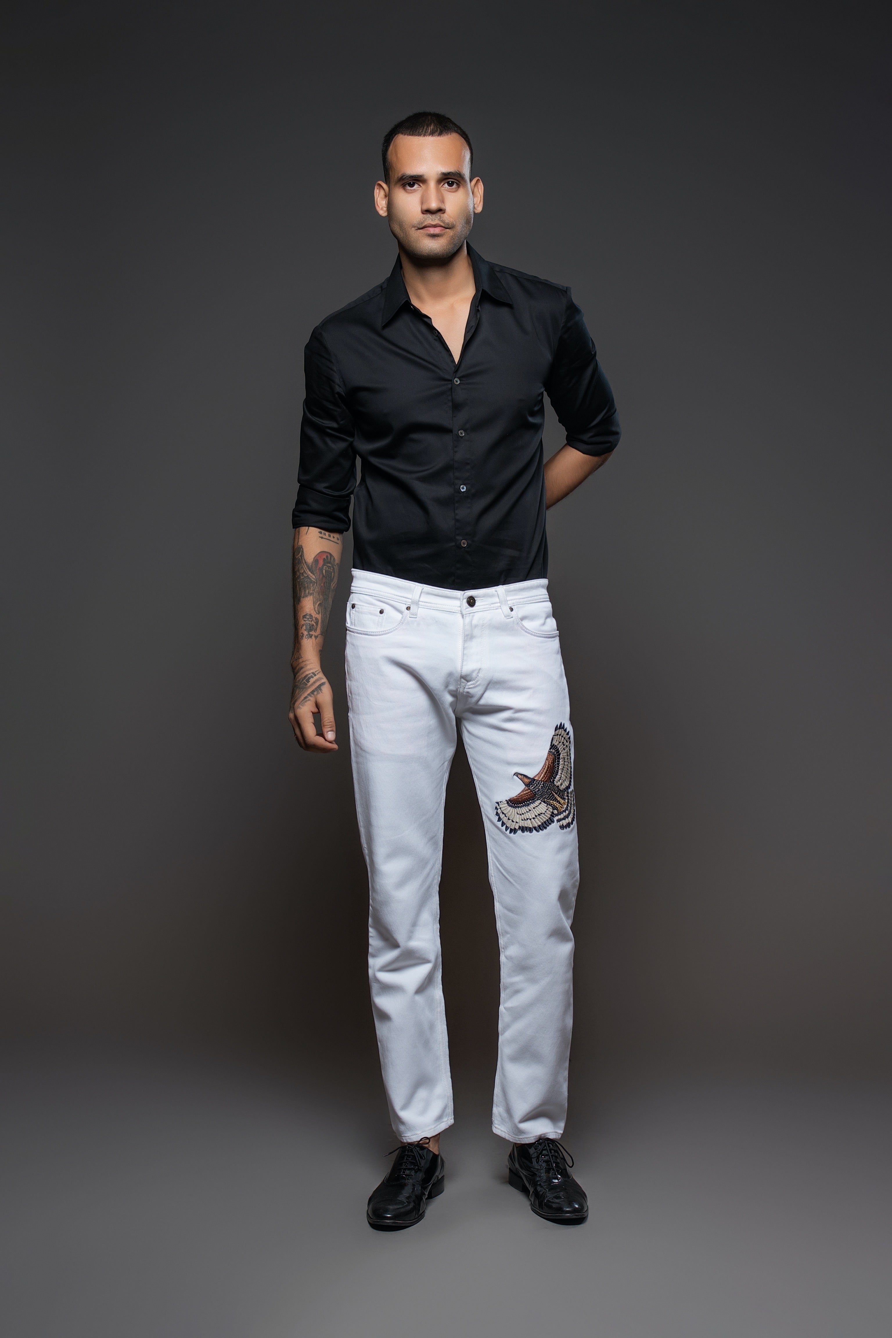 Light Off White Jeans With eagle Embroidery