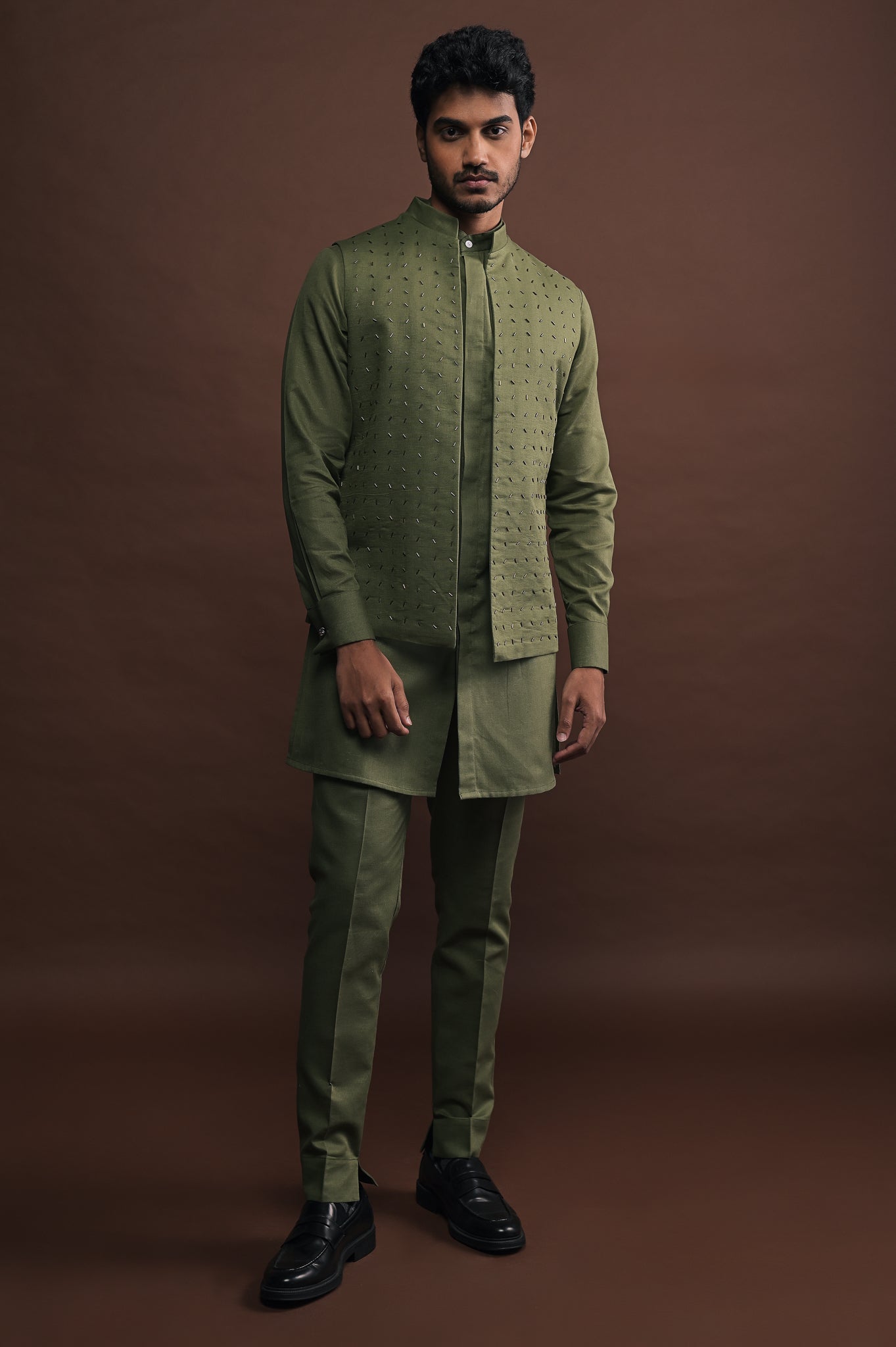Croc Embroidered Bundi