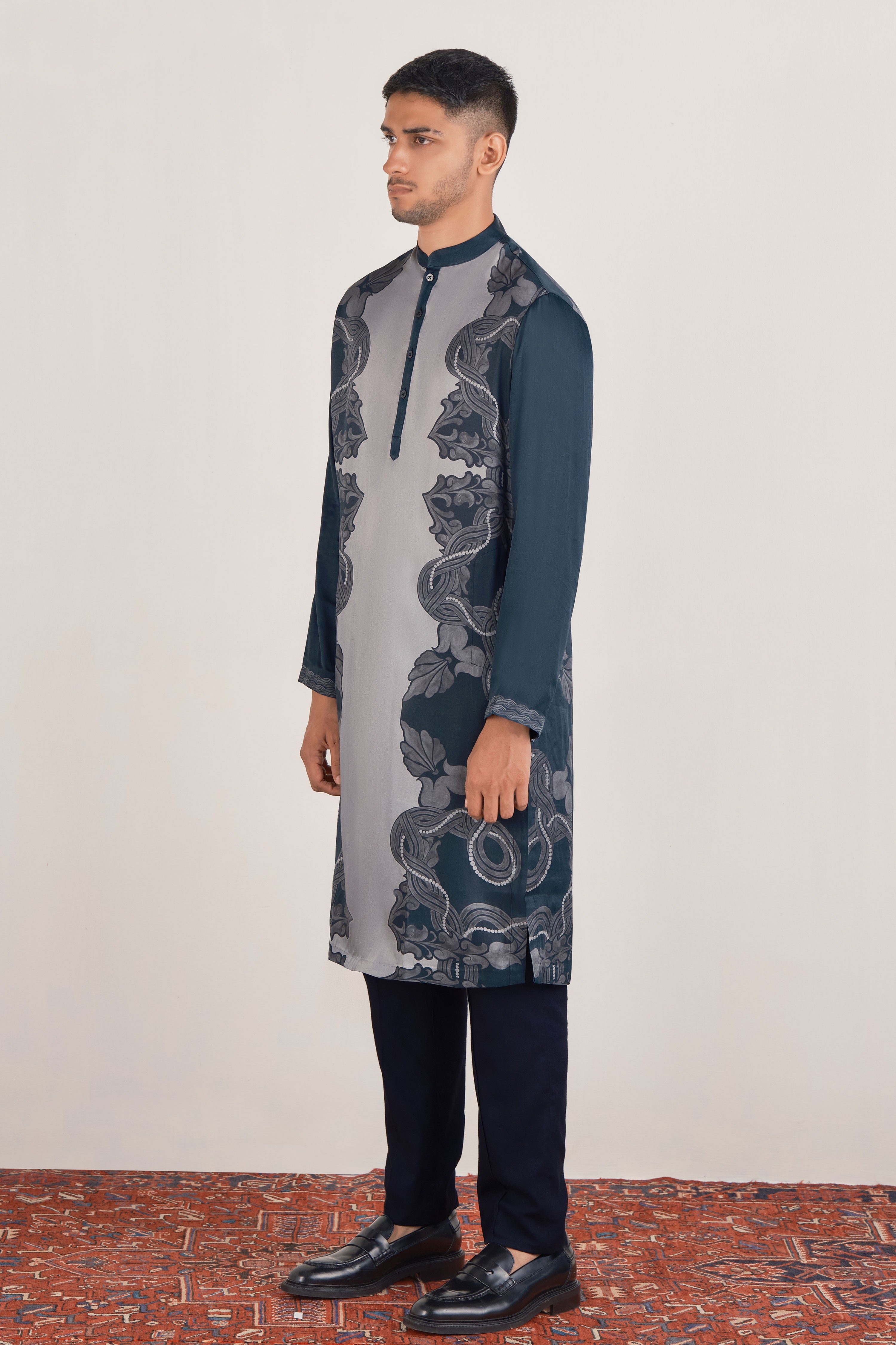 Queen's Necklace Kurta Set