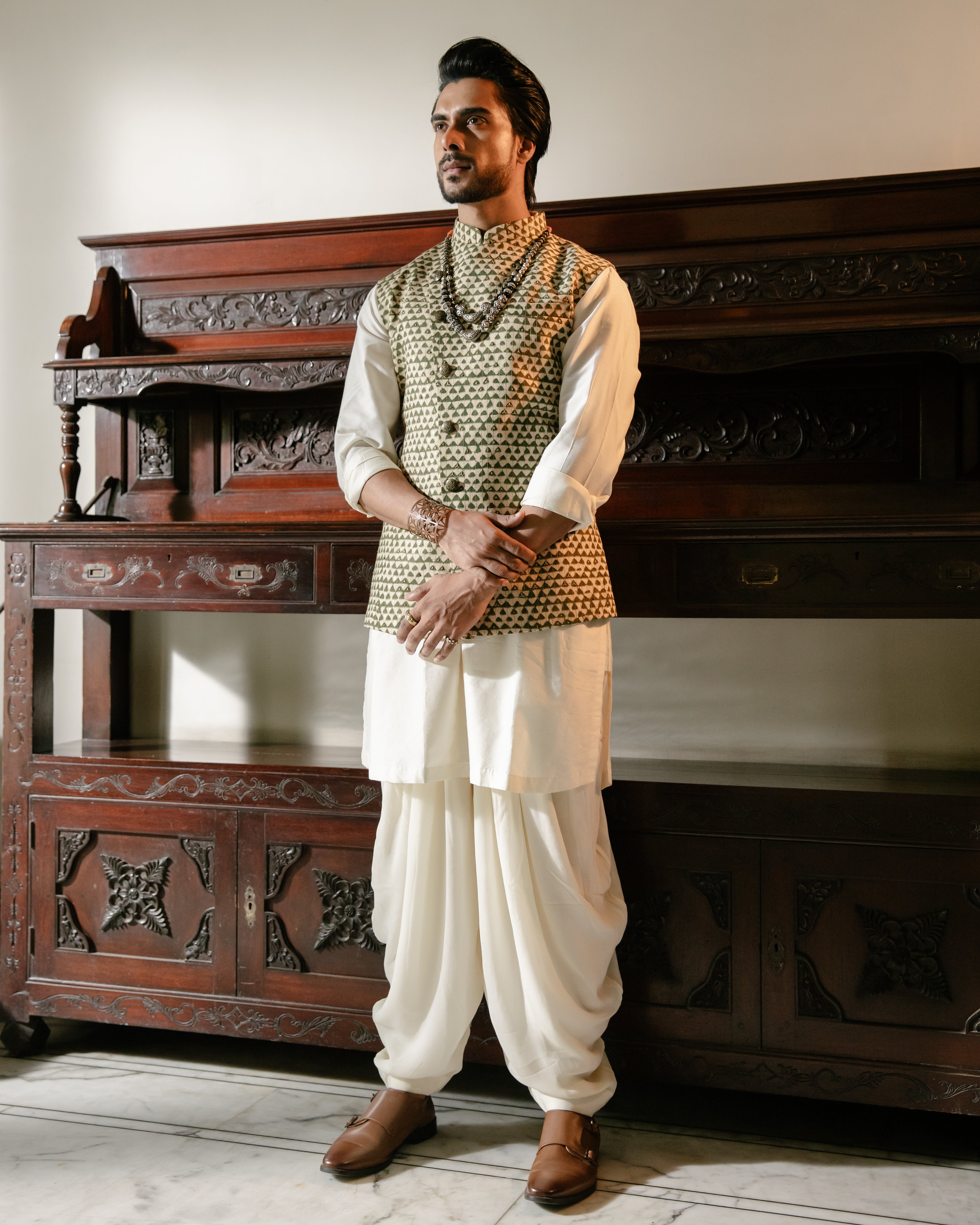 Gunjan Embroidered Nehru Jacket