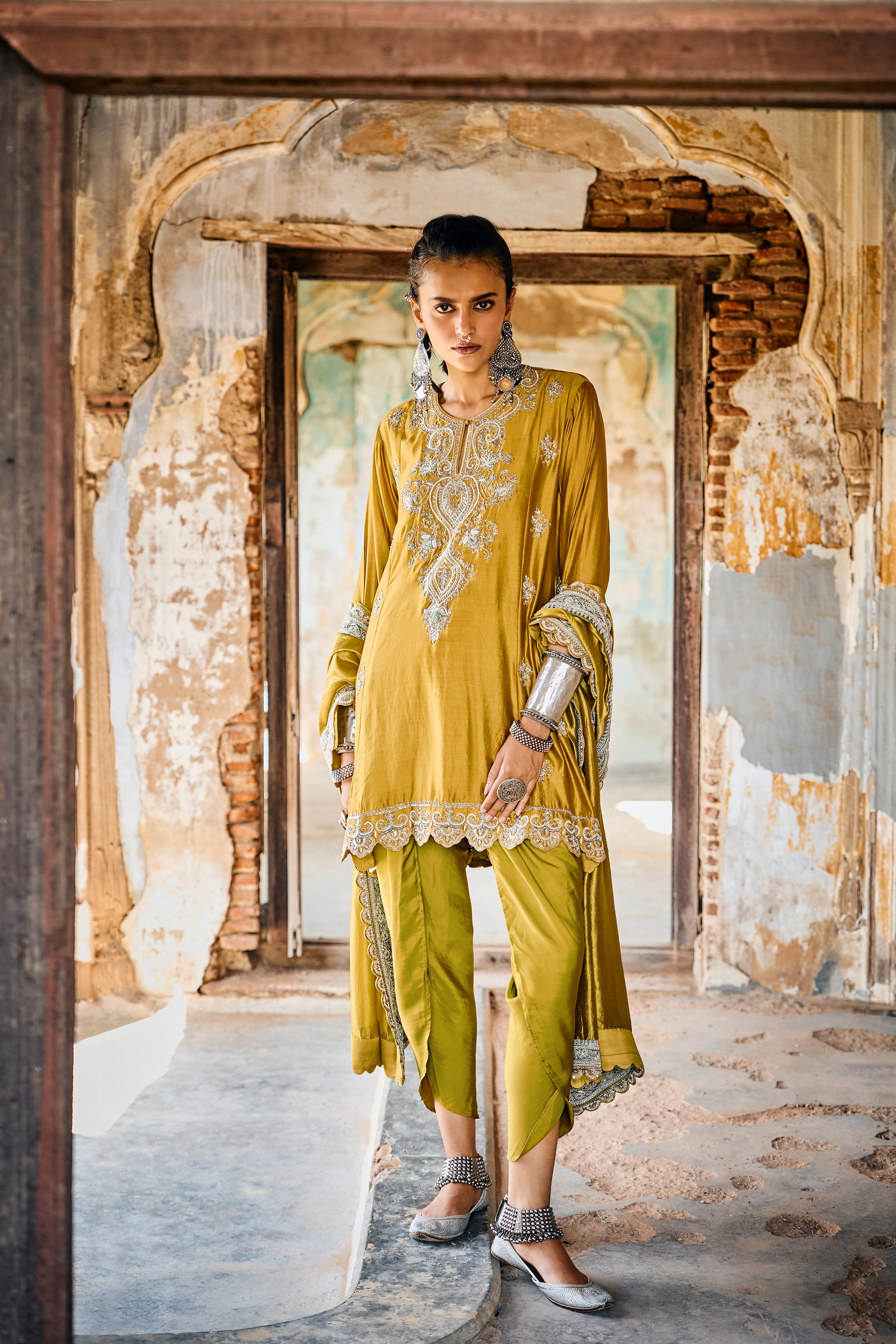 Emroidered Tunic With Dupatta And Dhoti