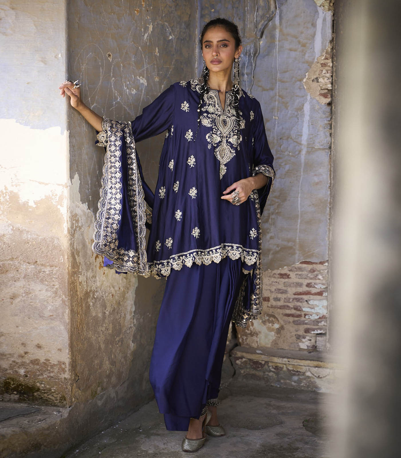 Emroidered Tuinc With  Dupatta And Cowl Skirt