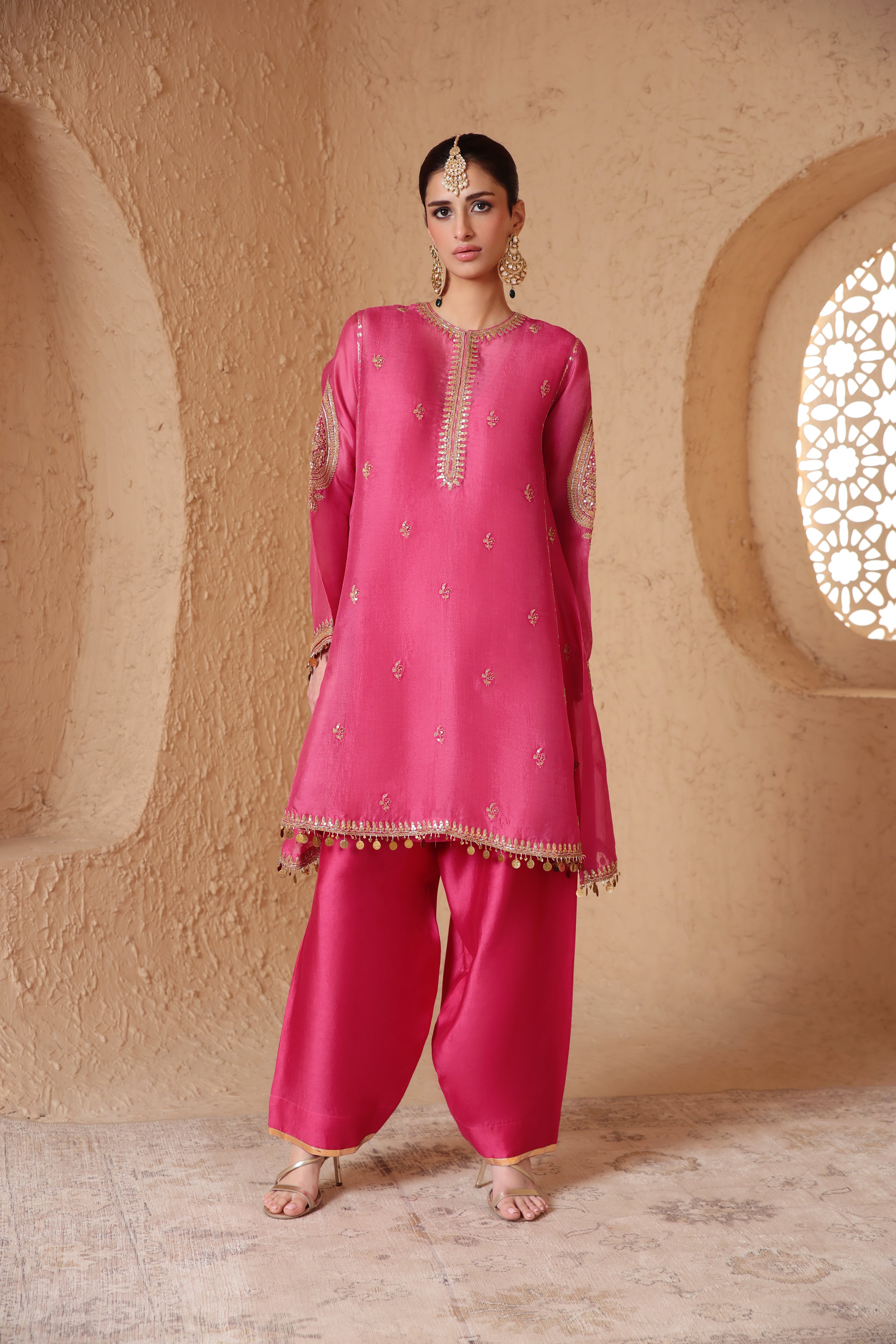 Mehrang Pink Short Pheran Kurta Set