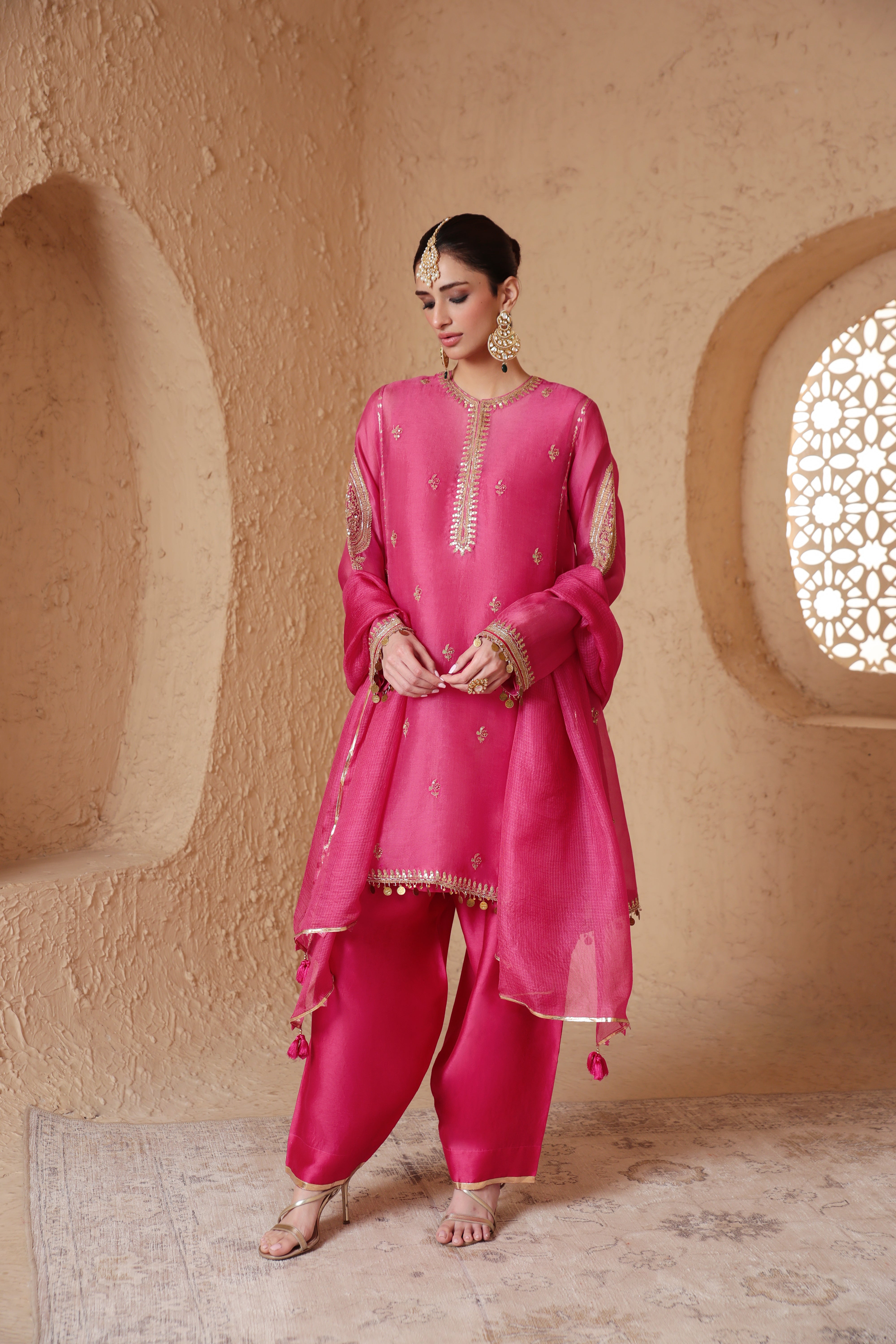 Mehrang Pink Short Pheran Kurta Set