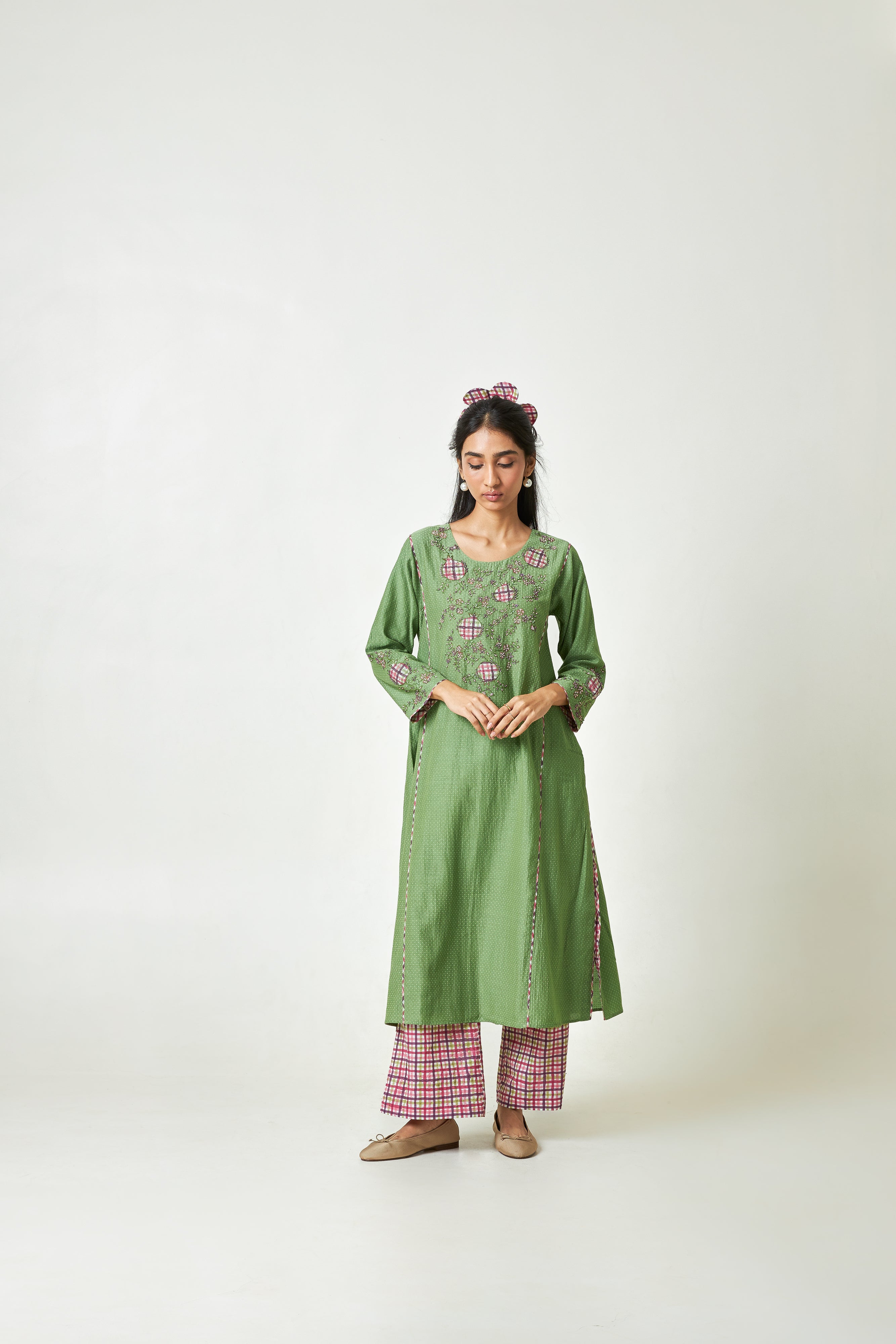 Kiwi Mist Embroidered Kurta Set- Set Of 3