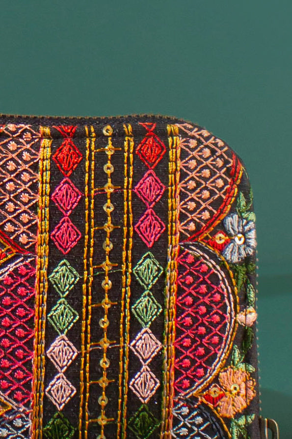 Rafia Embroidered Wallet Black