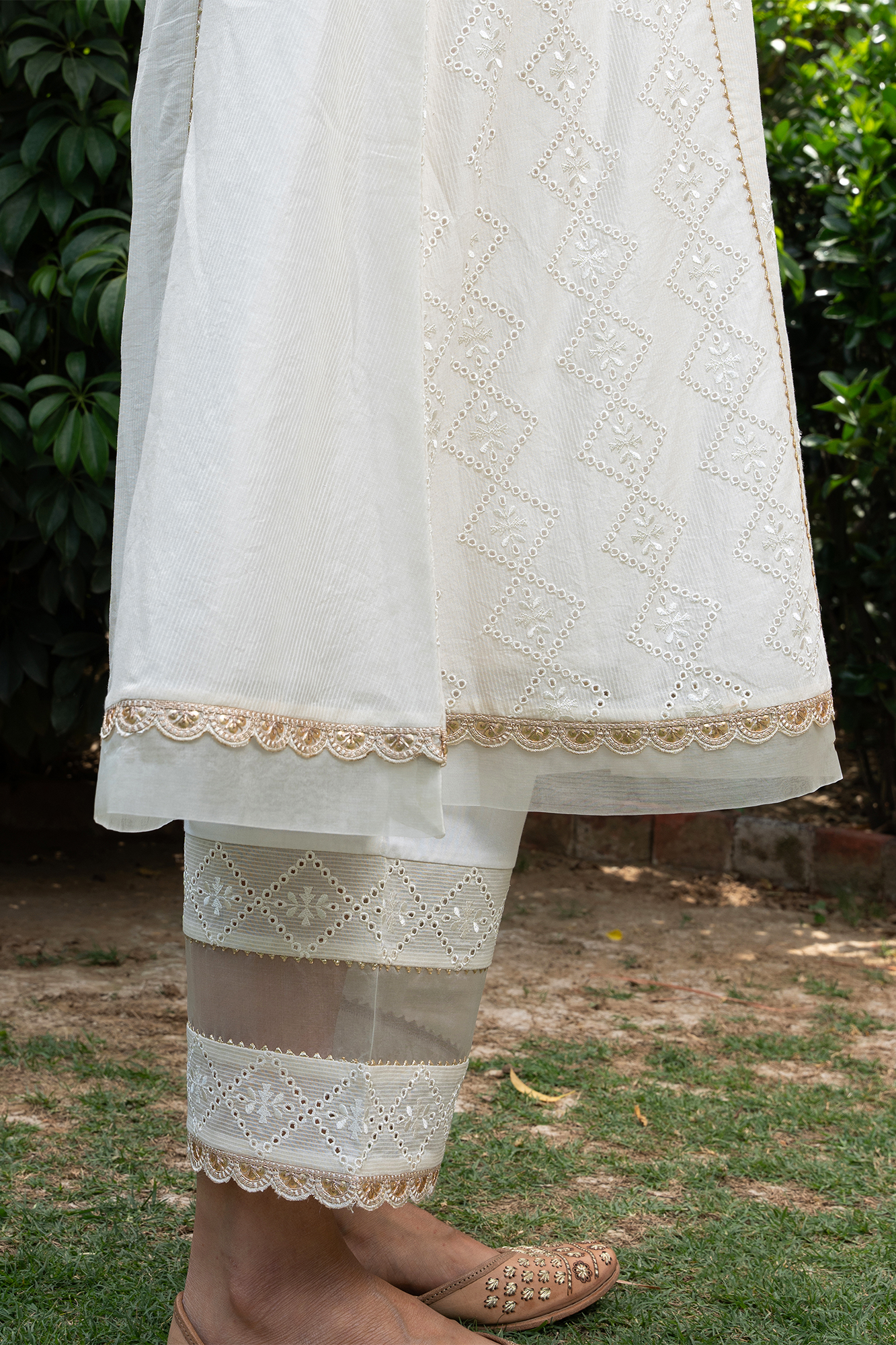 Buti Embroidered Panelled Kurta Set