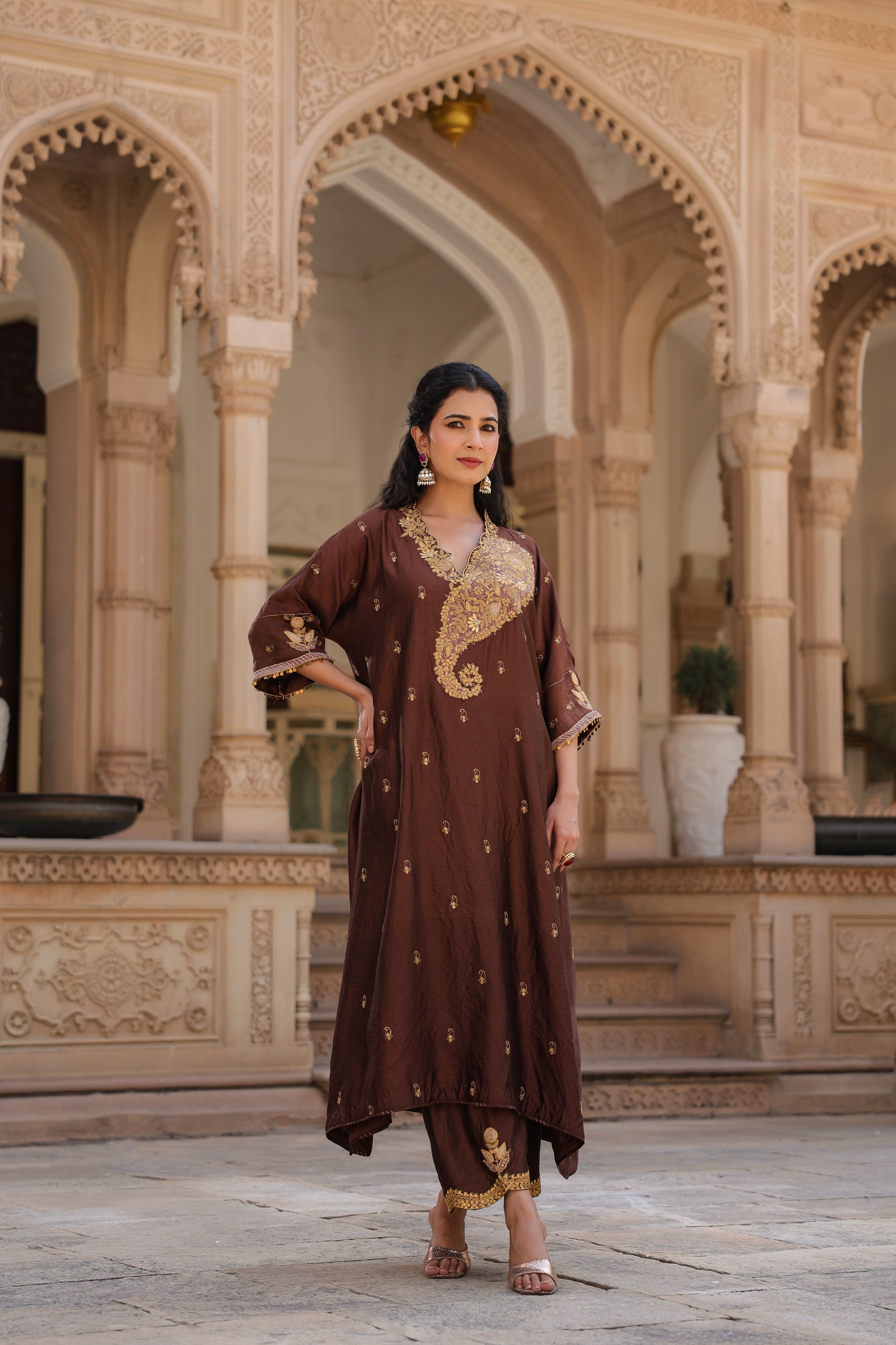 Brown Riwayat Kaftan Set